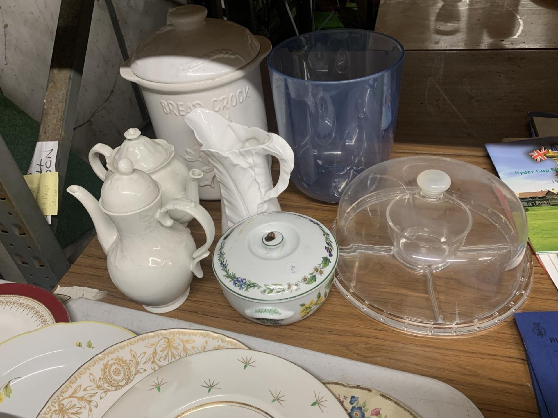 A QUANTITY OF CERAMICS TO INCLUDE A BREAD CROCK, COFFEE POTS, JUG, TUREEN PLUS A CAKE DISH, ETC