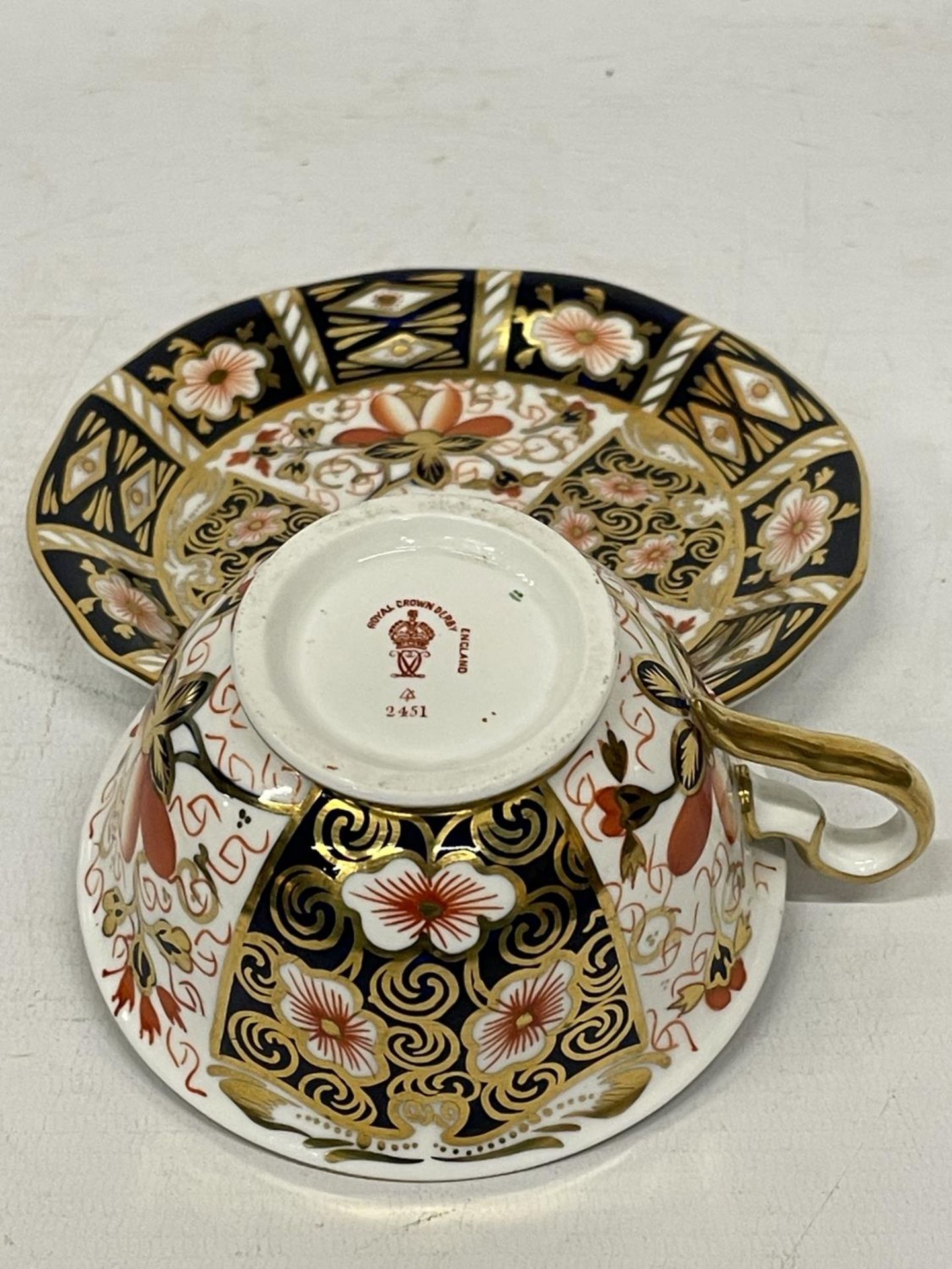 A ROYAL CROWN DERBY IMARI PATTERN CUP WITH BAT WING HANDLE AND SAUCER - Image 2 of 2