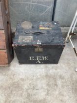 A VINTAGE LEATHER BOUND STORAGE CASE BEARING THE INITIALS E.E.W.A