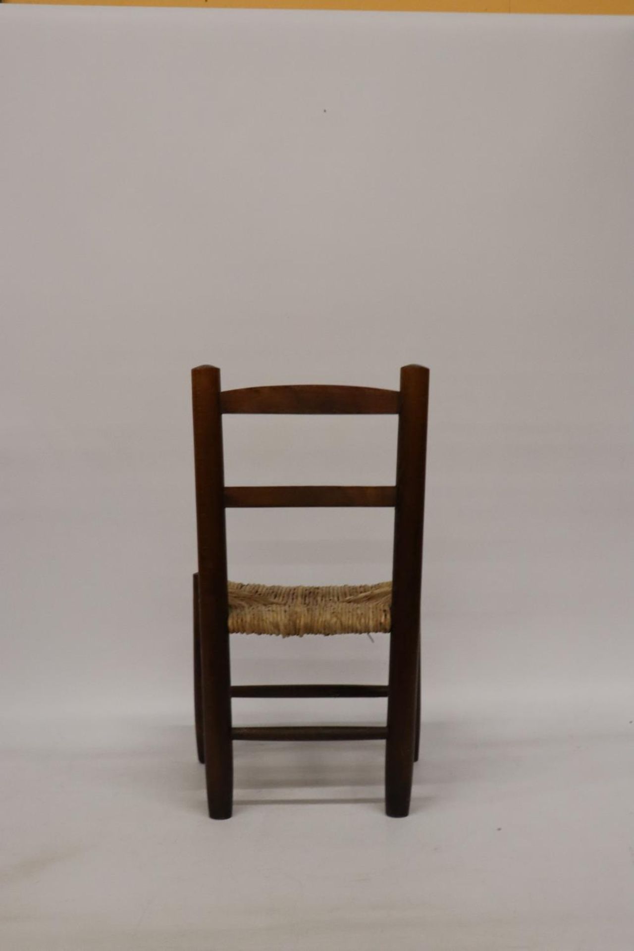 A VINTAGE CHILD'S CHAIR WITH RUSH SEAT - Image 2 of 4