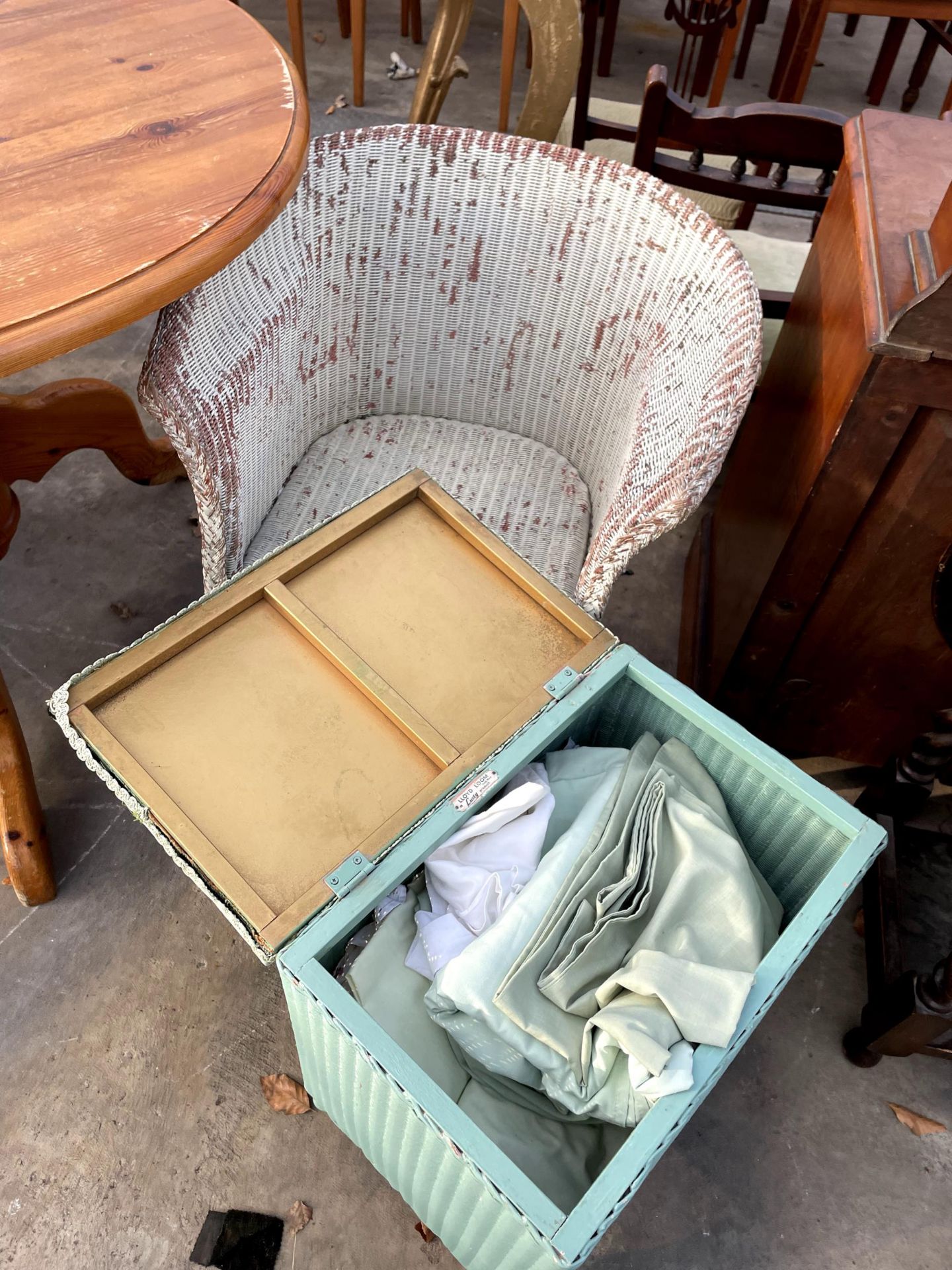 A LLOYD LOOM BEDROOM CHAIR AND LINEN BOX - Image 3 of 3