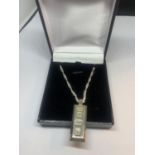 A HALLMARKED LONDON SILVER INGOT AND CHAIN IN A PRESENTATION BOX