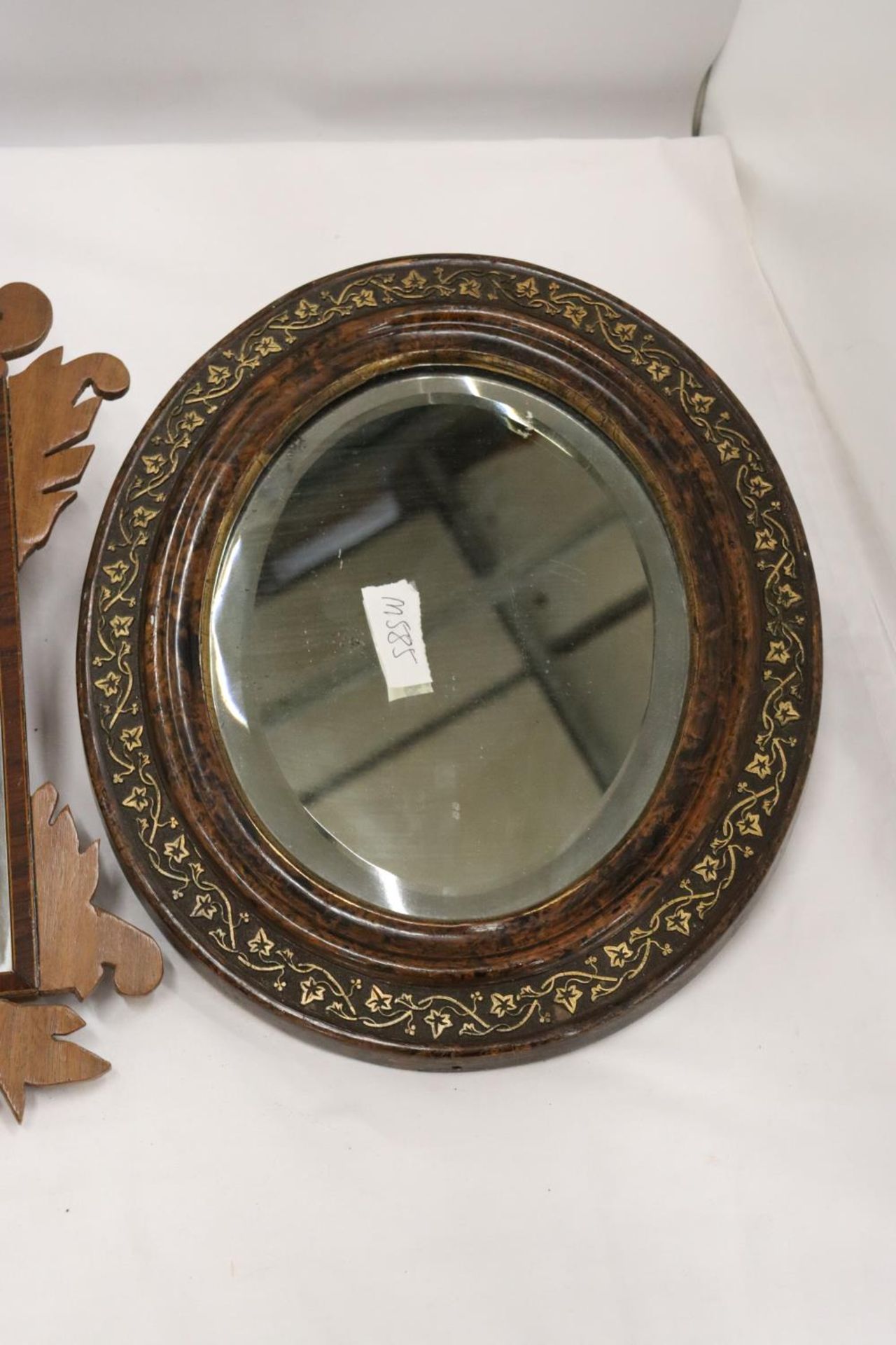 TWO VINTAGE WALL MIRRORS WITH CARVED WOODEN FRAMES, ONE OVAL, 28CM X 33CM, THE OTHER, RECTANGULAR - Image 3 of 5