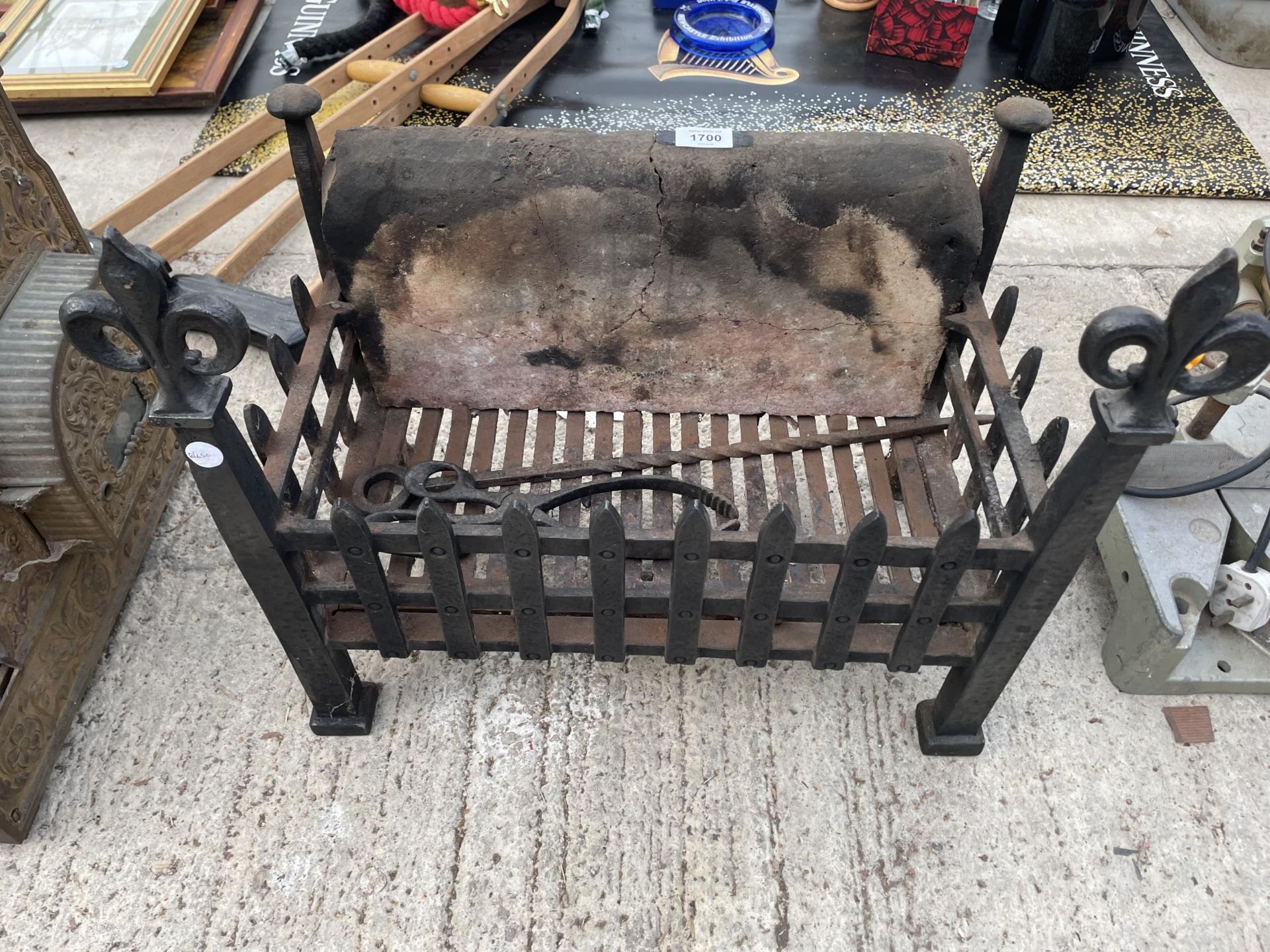 A VINTAGE CAST IRON FIRE GRATE AND TWO COMPANION ITEMS