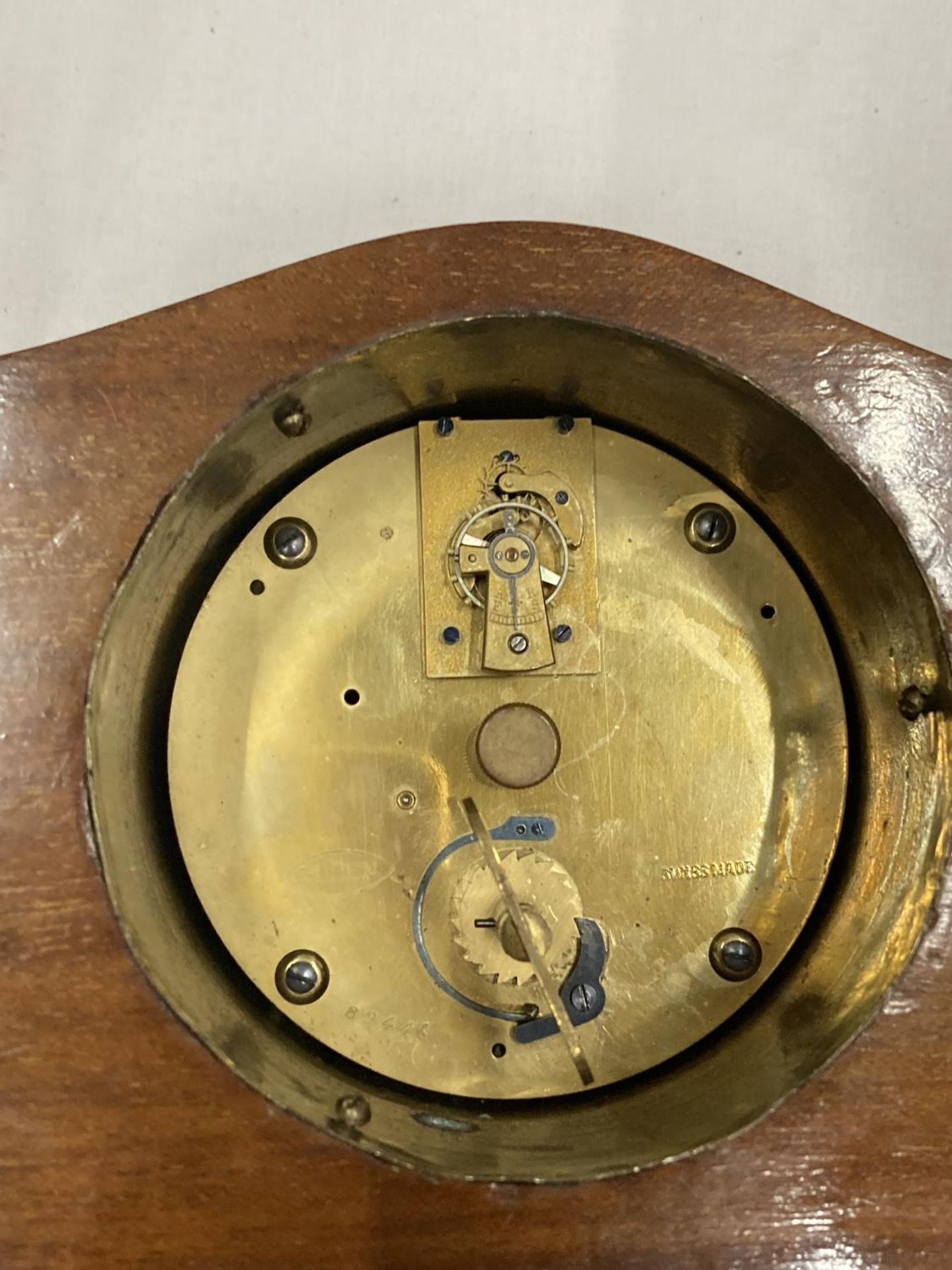 A SWISS MADE INLAID MANTLE CLOCK SEEN WORKING BUT NO WARRANTY - Image 4 of 5