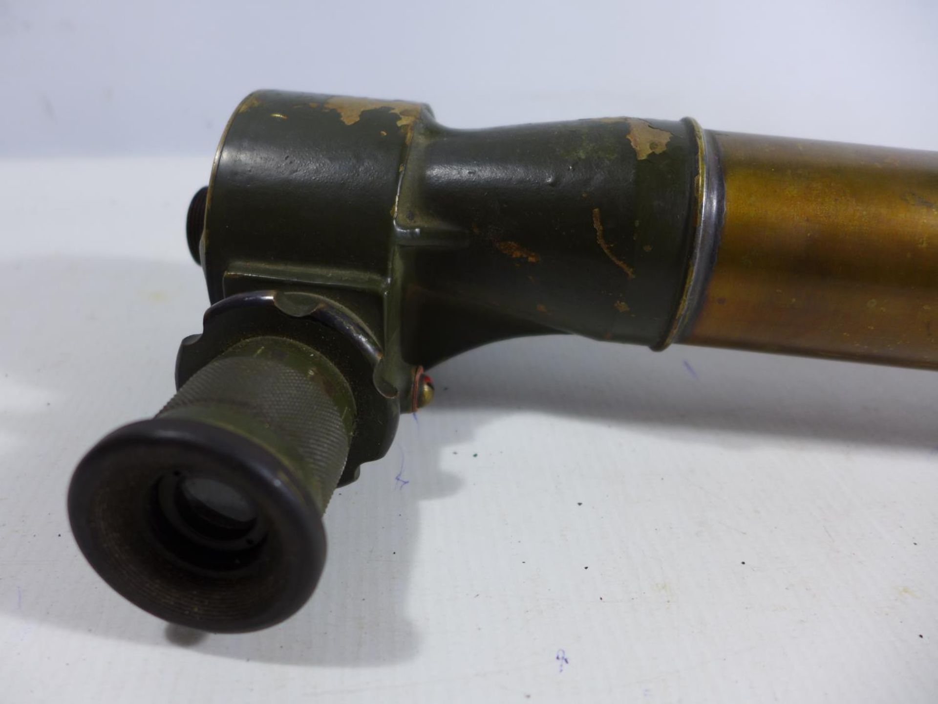 A WORLD WAR II BRASS SIGHTING PERISCOPE NUMBER 14, MK4, LENGTH 43CM - Image 3 of 4