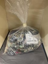 A LARGE QUANTITY OF UNSORTED COSTUME JEWELLERY - 7KG IN TOTAL