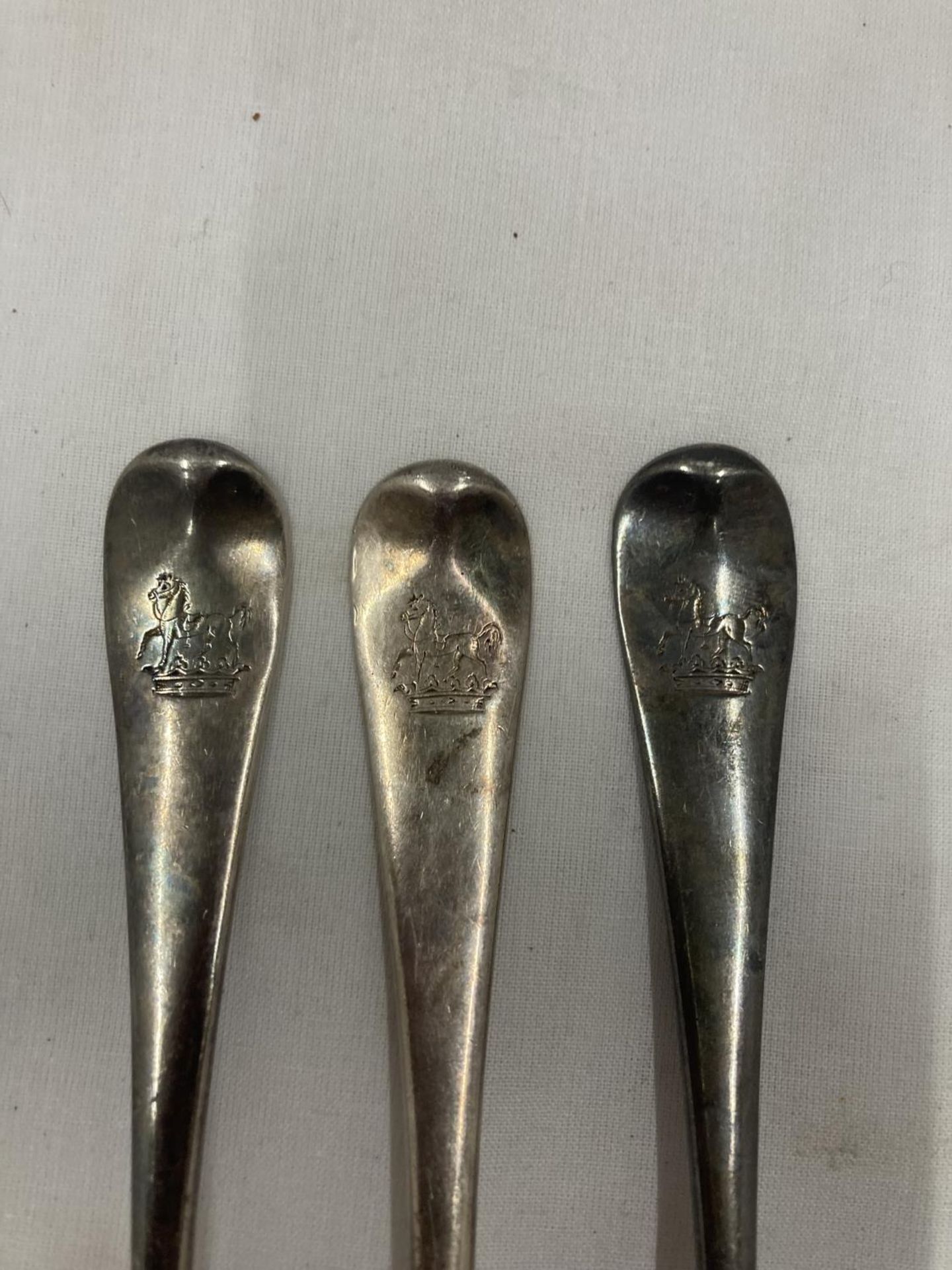 SIX HALLMARKED SILVER FORKS GROSS WEIGHT 133.5 GRAMS - Image 2 of 4