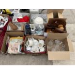 AN ASSORTMENT OF HOUSEHOLD CLEARANCE ITEMS