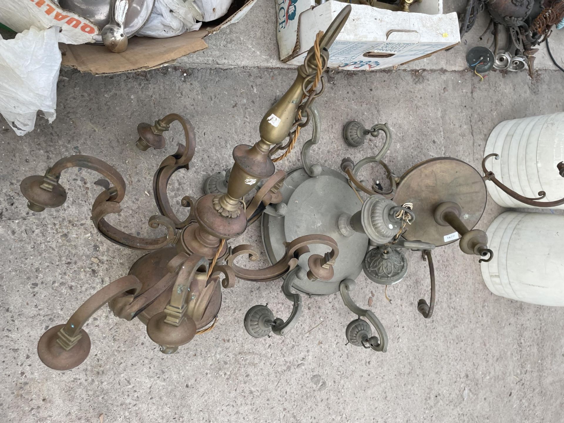 THREE VINTAGE BRASS AND COPPER CIELING LIGHT FITTINGS TO INCLUDE TWO SIX BRANCH AND A THREE BRANCH - Image 2 of 2