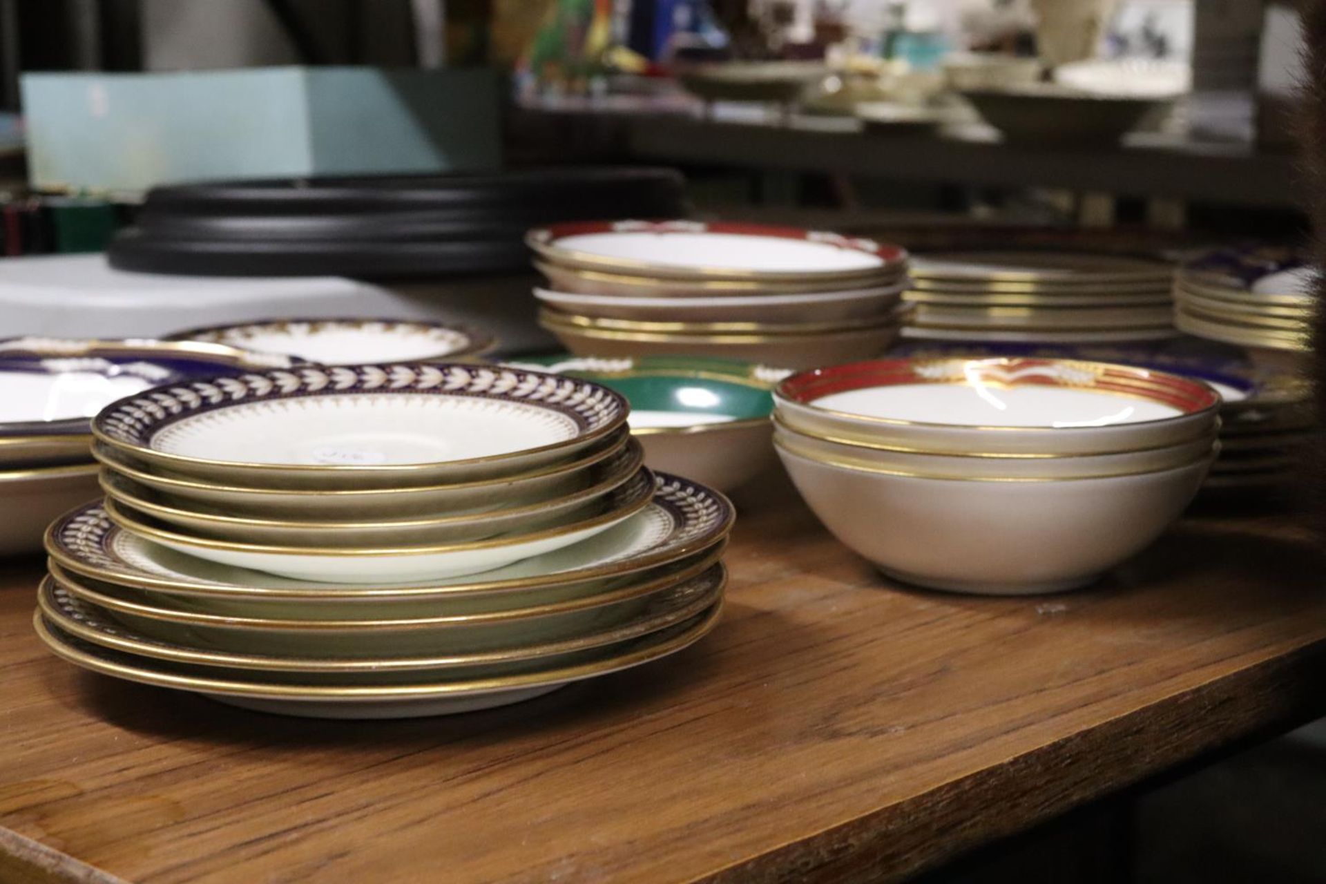 A QUANTITY OF PLATES AND BOWLS TO INLUDE CAVERSWALL DINNER PLATES, SPODE BOWLS, ETC., - Image 5 of 5