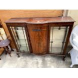 AN EARLY 20TH CENTURY MAHOGANY BOWFRONTED DISPLAY CABINET ON CABRIOLE LEGS WITH BALL AND CLAW FEET