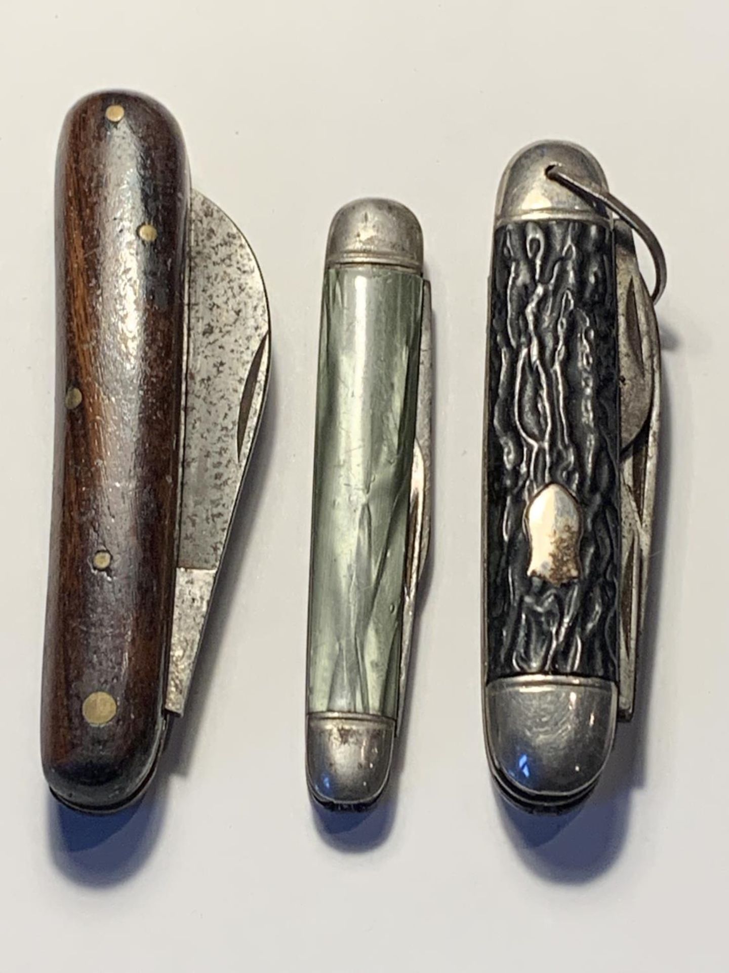 THREE VARIOUS PEN KNIVES