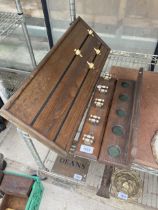 A VINTAGE WOODEN SNOOKER CUE STAND AND A SNOOKER SCORE BOARD