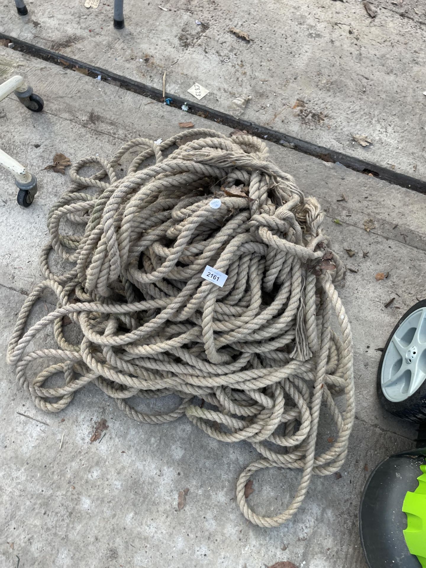 A LARGE QUANTITY OF ROPE