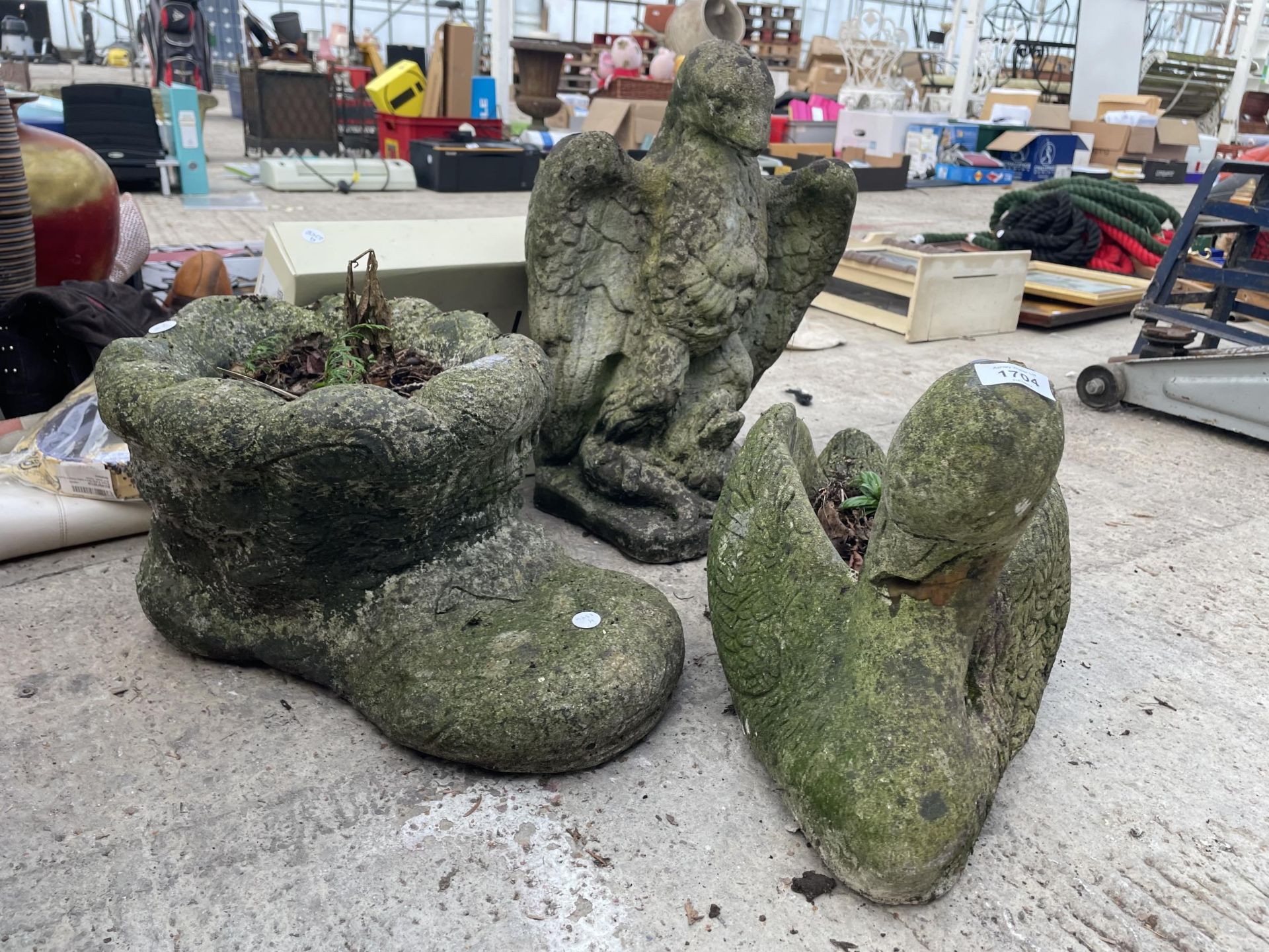 THREE VARIOUS CONCRETE GARDEN ITEMS TO INCLUDE A BOOT PLANTER AND AN EAGLE ETC - Image 2 of 2