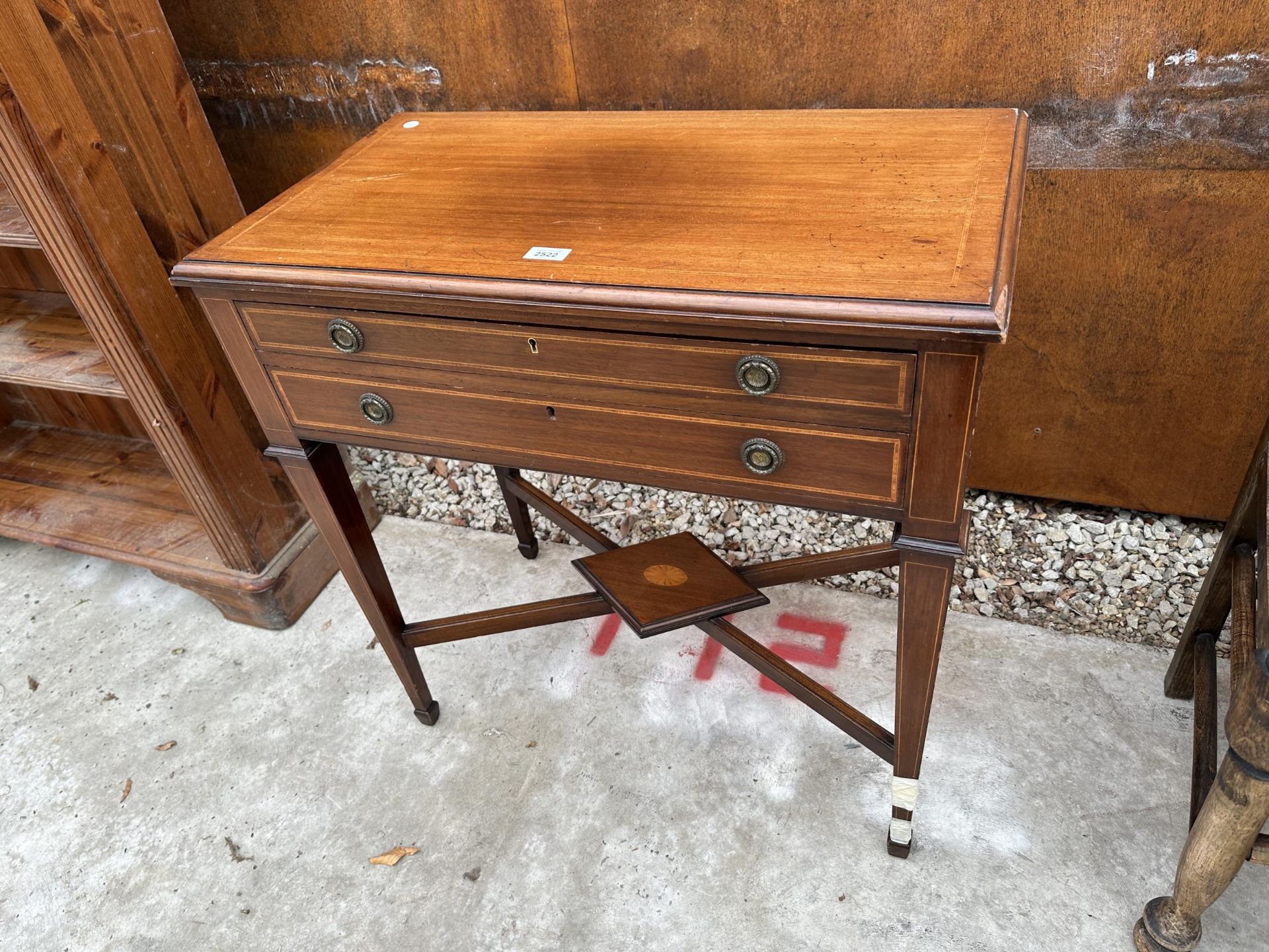 AN EDWARDIAN MAHOGNAY AND INLAID TWO DRAWER CUTLERY CANTEEN ON TAPERING LEGS WITH SPADE FEET 30"