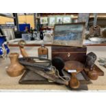 A QUANTITY OF TREEN TO ALSO INCLUDE A VINTAGE HIP FLASK, CARVED WOODEN CANE, ETC.,