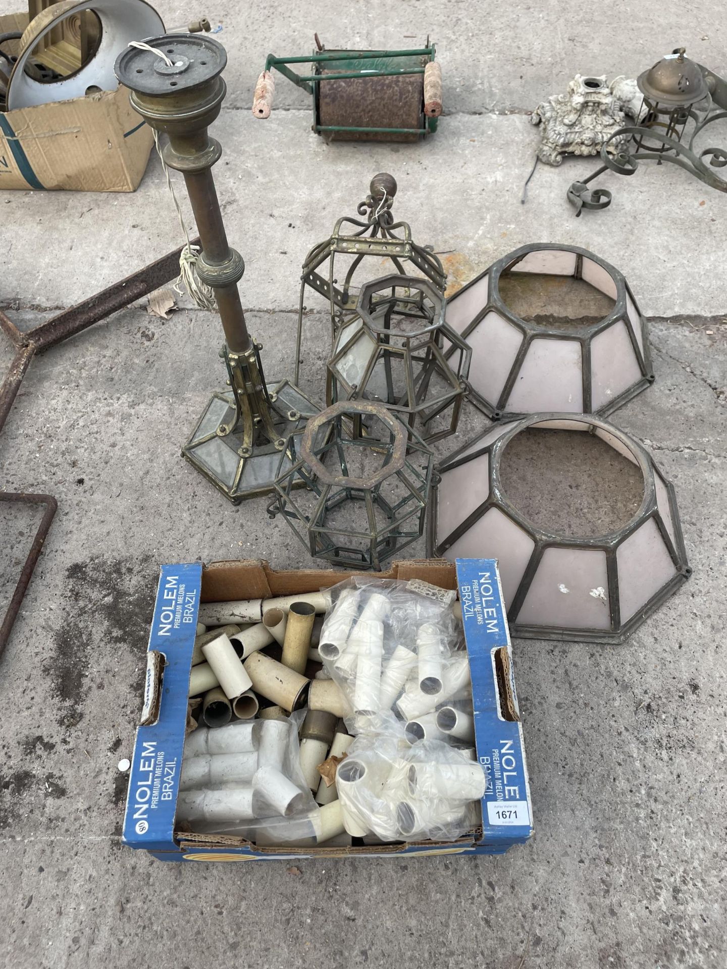 AN ASSORTMENT OF VINTAGE LIGHT FITTINGS AND SHADES