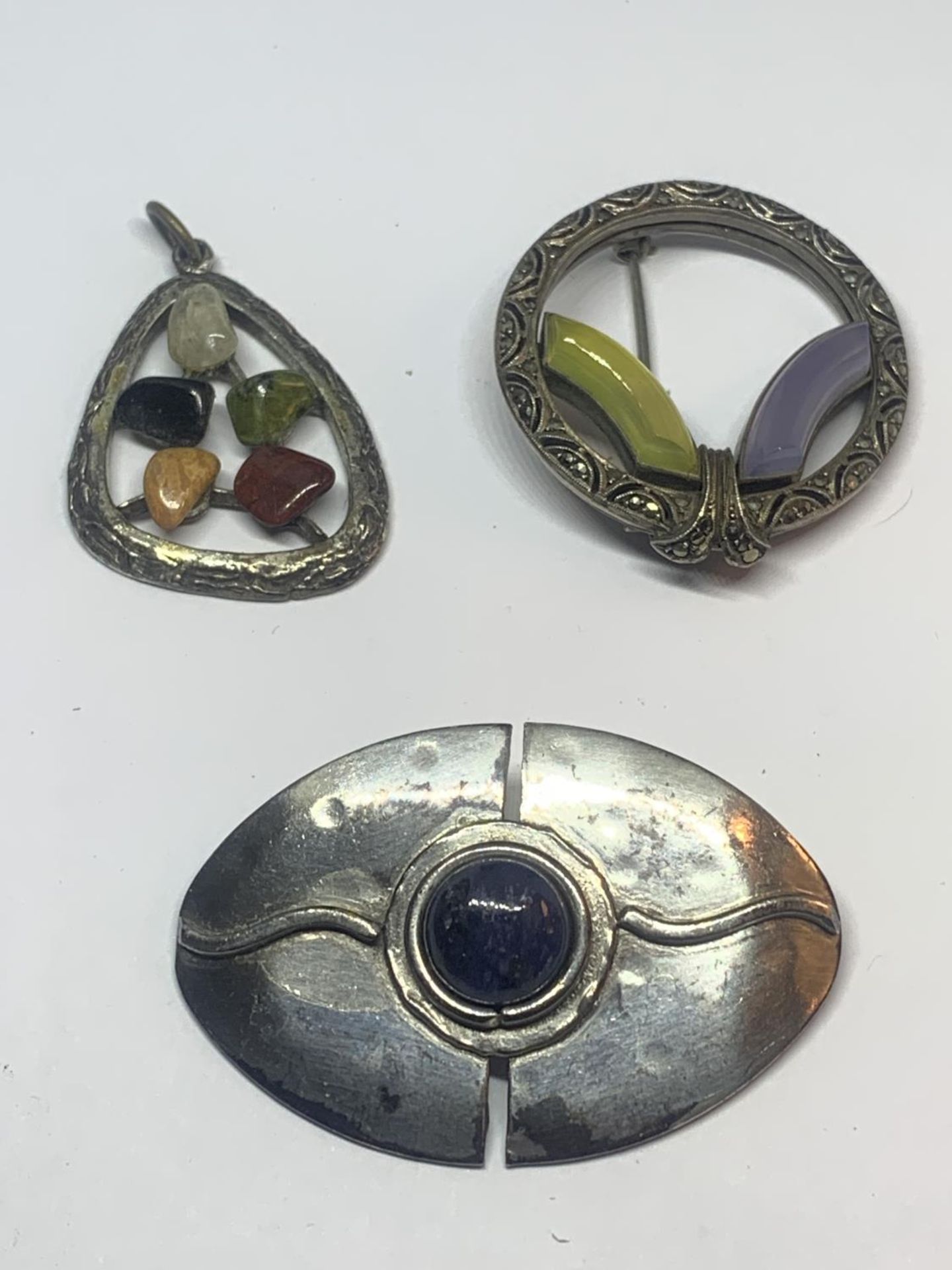 THREE ITEMS OF CELTIC JEWELLERY TO INCLUDE TWO BROOCHES AND A PENDANT