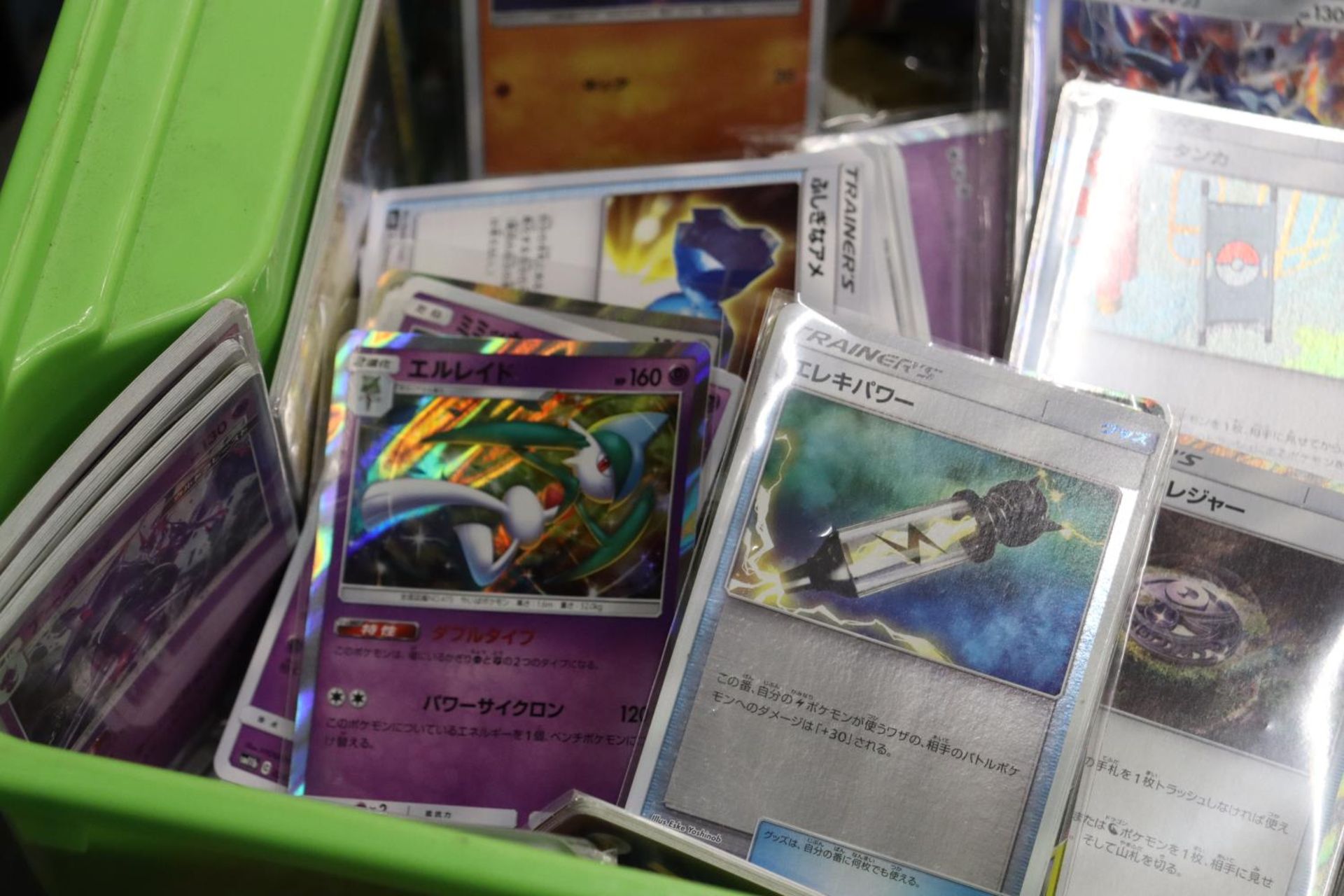 A LARGE COLLECTION OF JAPANESE POKEMON CARDS AND SLEEVES - Bild 5 aus 7