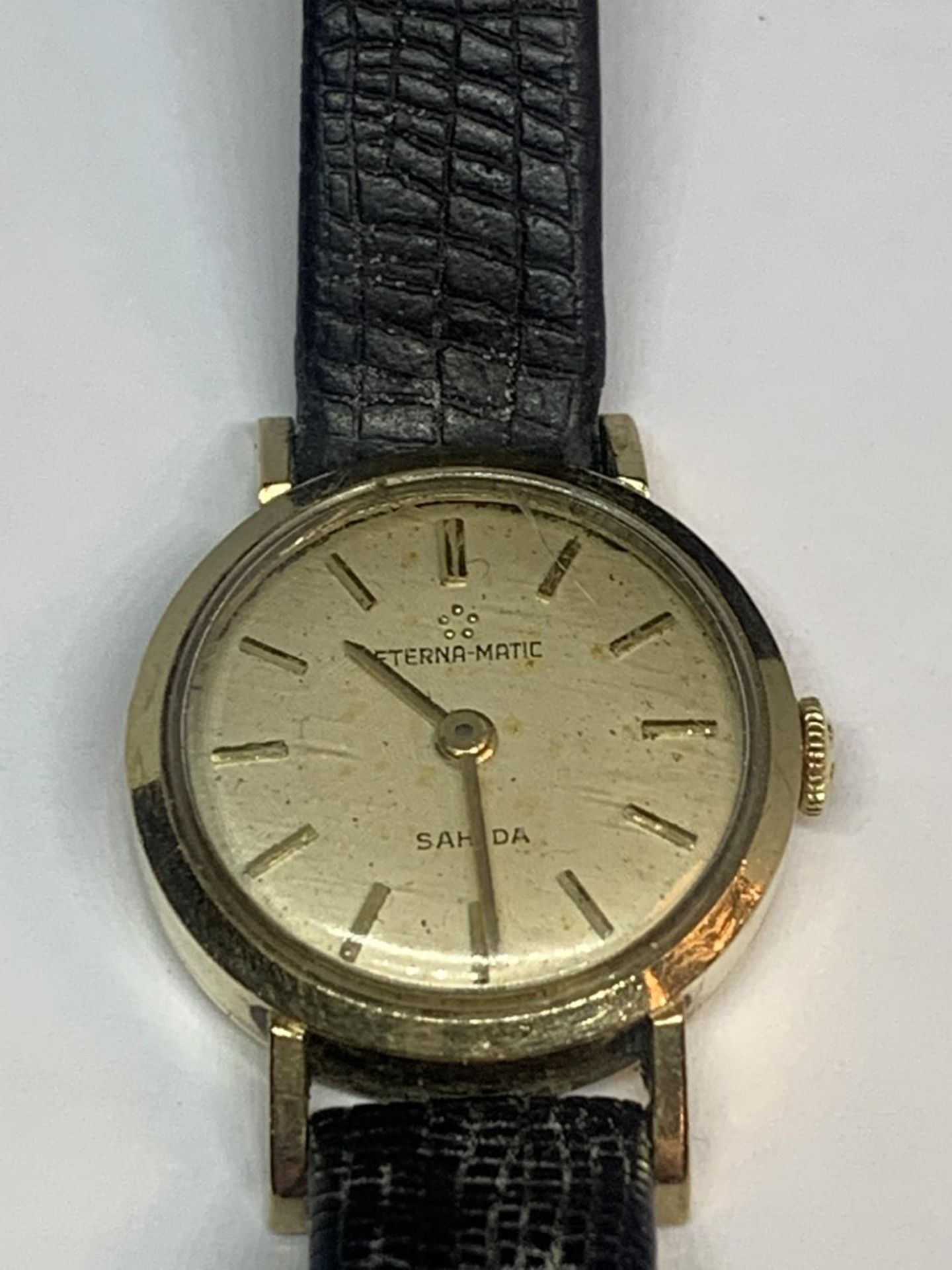 A 9 CARAT GOLD CASED ETERNA-MATIC WRIST WATCH WITH LEATHER STRAP - Image 2 of 4