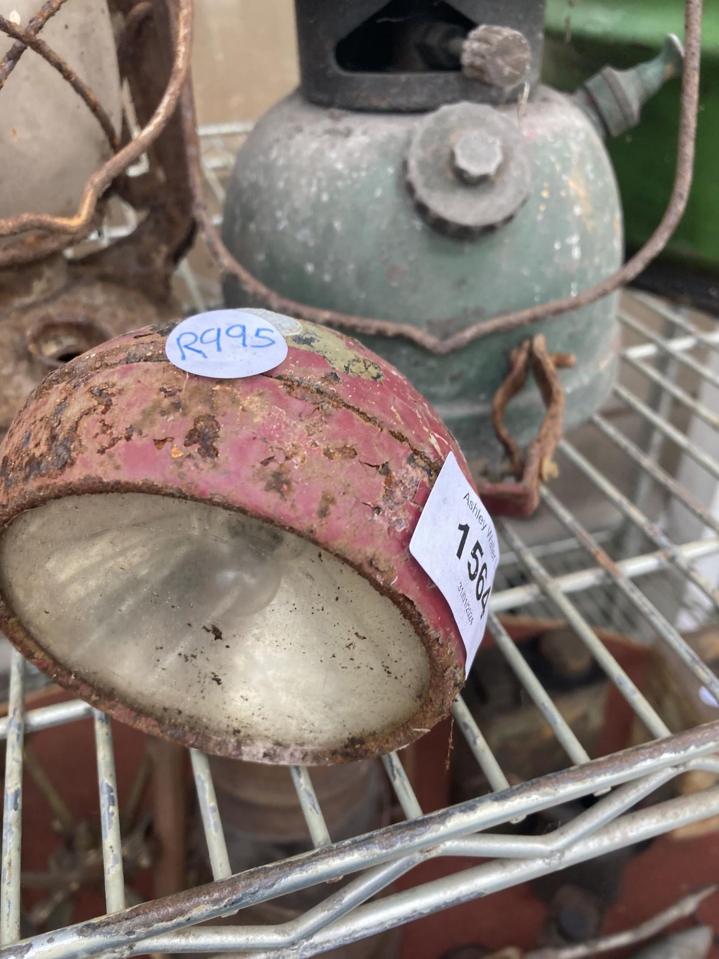 TWO VINTAGE PARAFIN LAMPS AND A VINTAGE MOTOR VEHICLE HEAD LAMP - Image 4 of 4