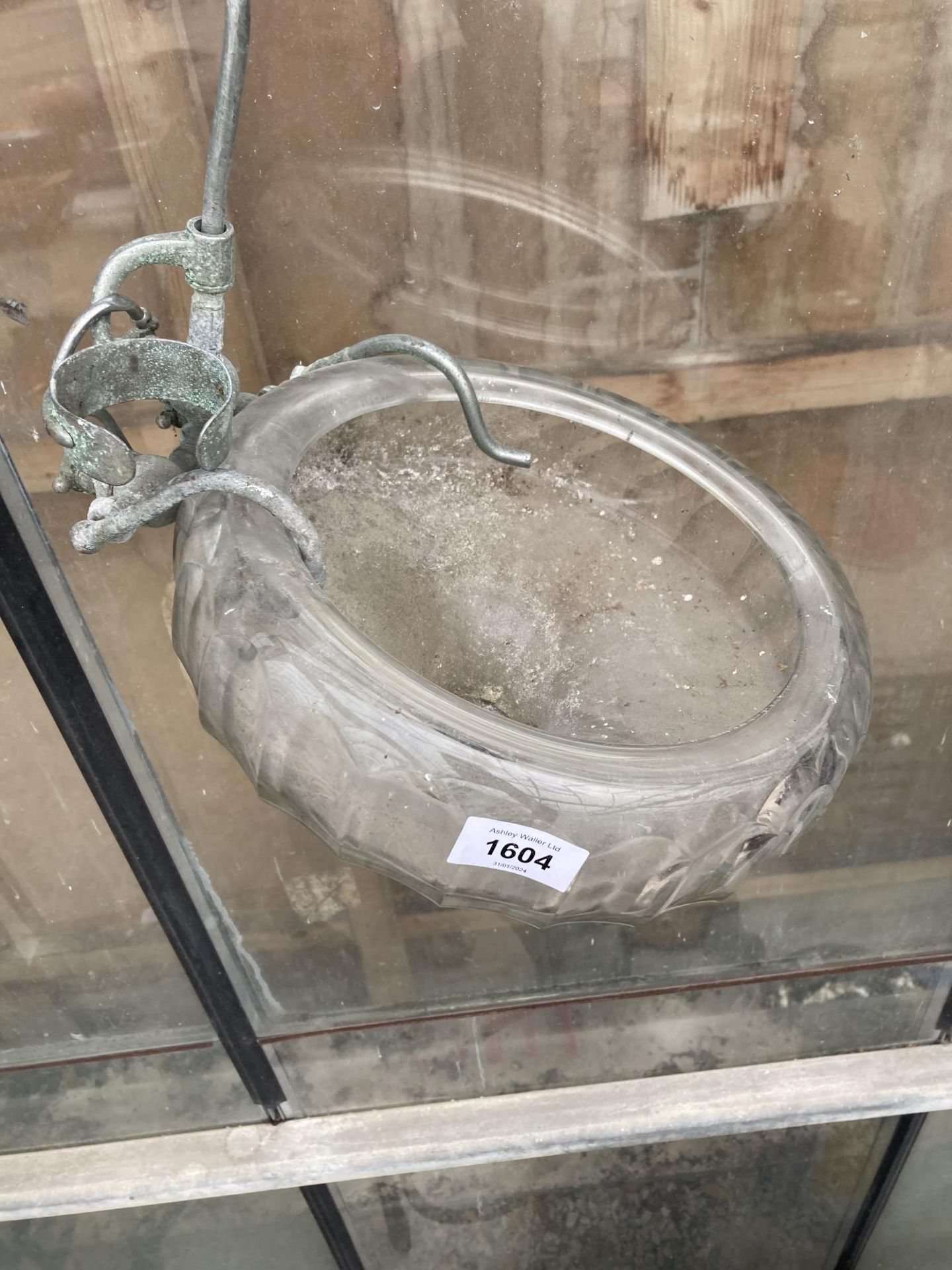 A VINTAGE GLASS AND GALVANISED DENTIST SPIT BOWL WITH TAP AND FITTINGS - Bild 3 aus 3