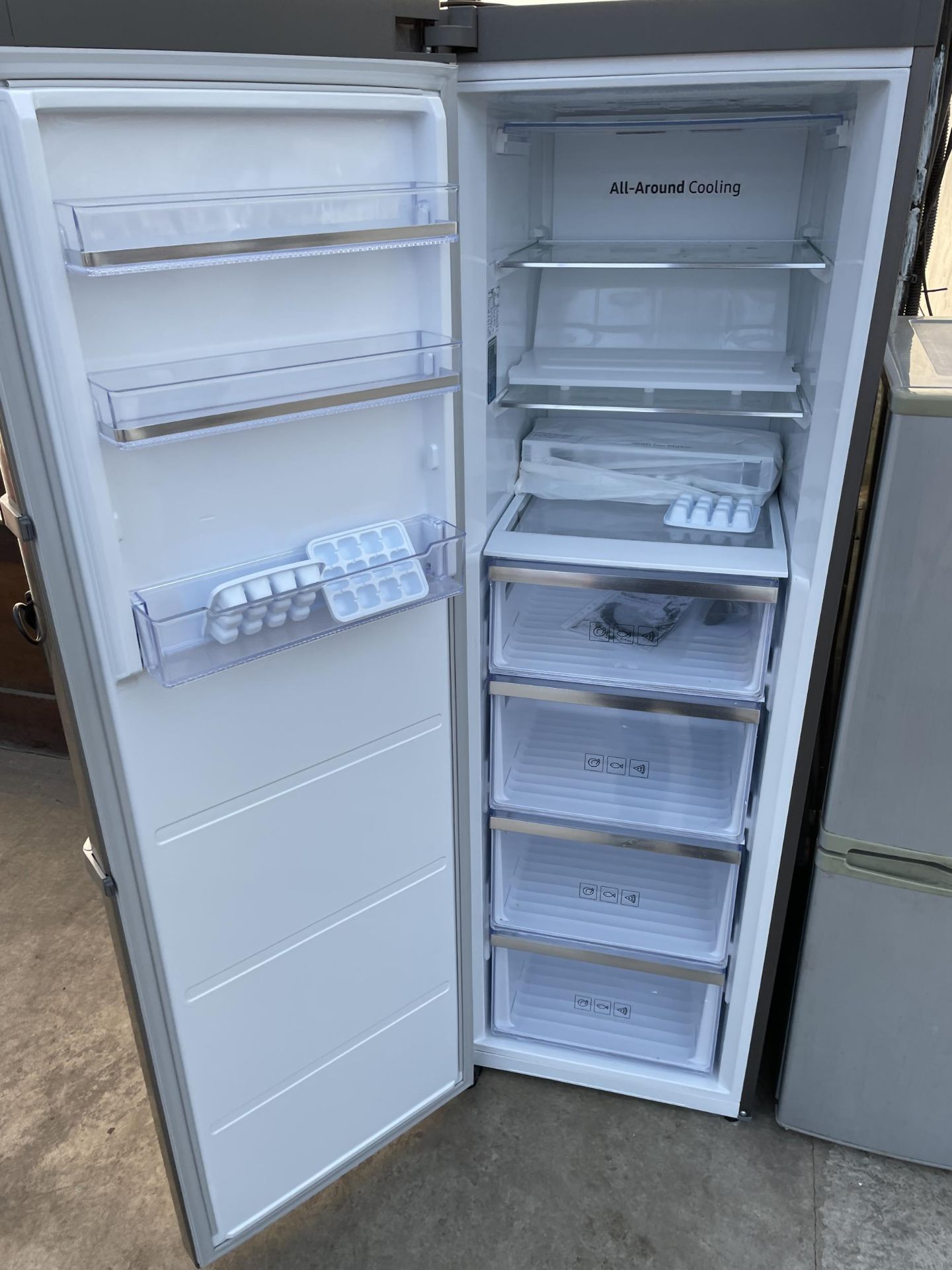 A TALL UPRIGHT SILVER SAMSUNG FREEZER - Bild 2 aus 2