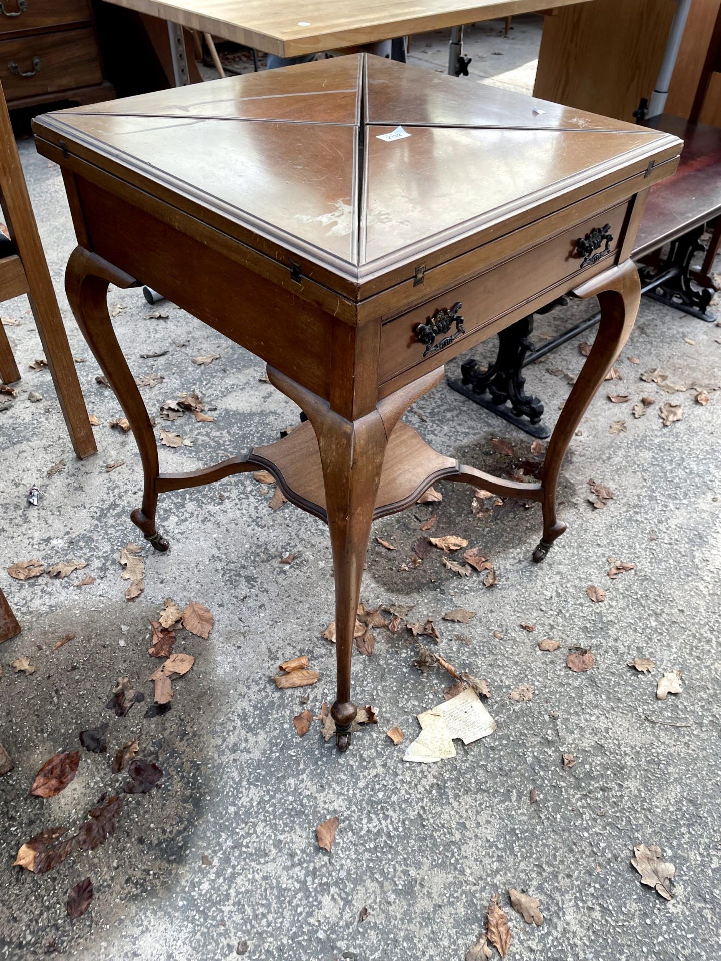 A LATE VICTORIAN MAHOGANY ENVELOPE CARD TABLE WITH SINGLE DRAWER AND UNDER SHELF - Image 3 of 5