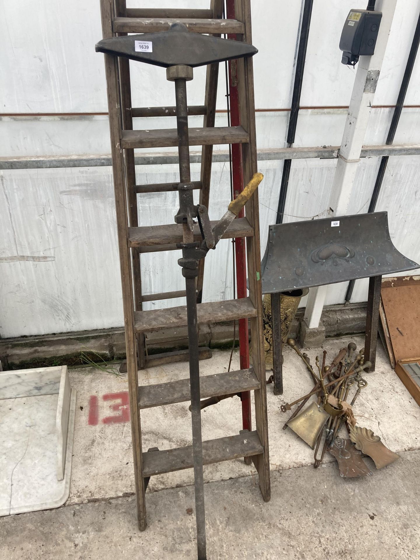 A VINTAGE WOODEN STEP LADDER, A CALVING JACK AND A LONG REACH LOPPER - Image 2 of 4