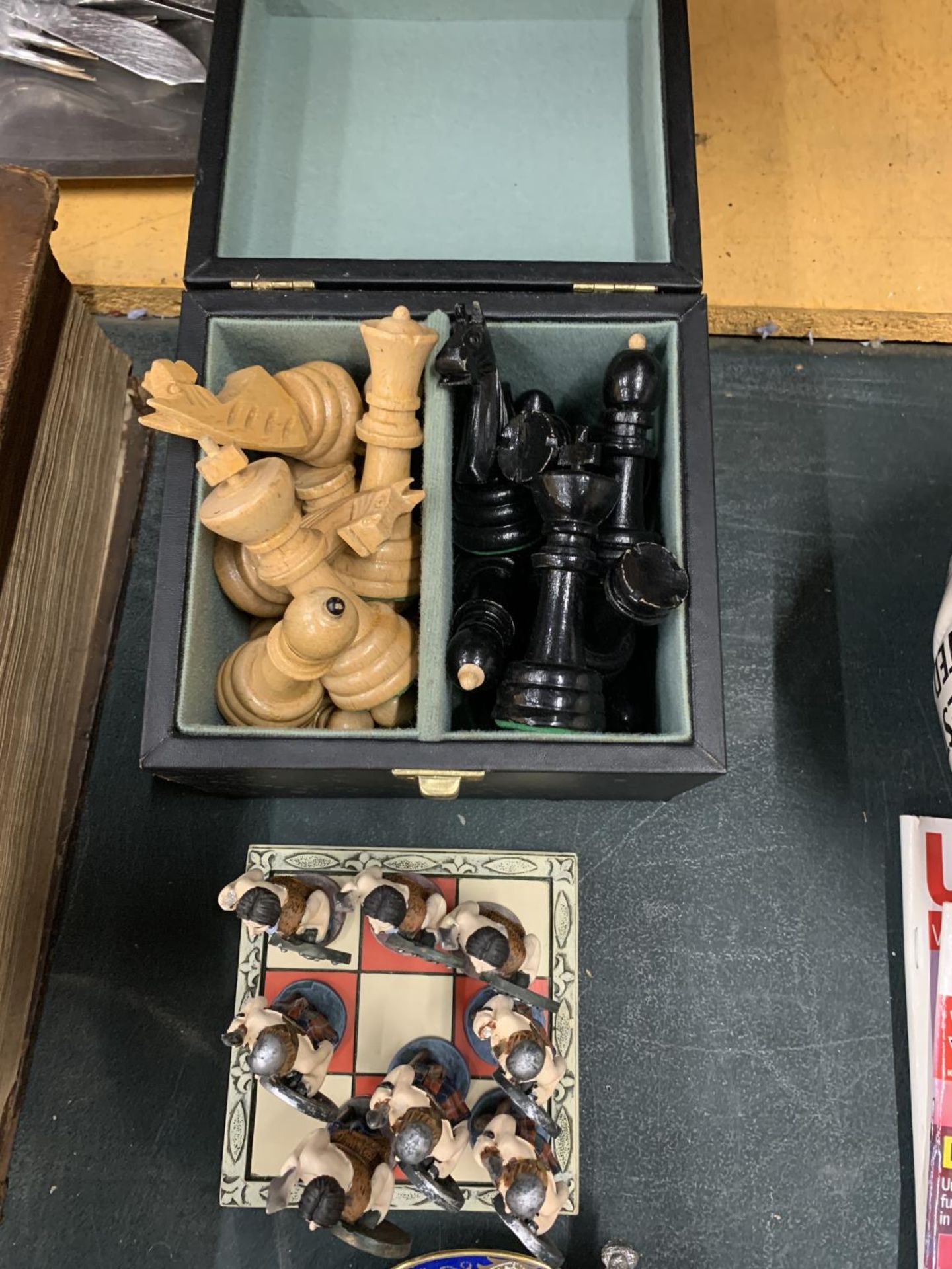 A PART SET OF CHESS PIECES (14 BLACK AND 14 WHITE), A BOARD WITH FIGURES PLUS A SMALL OCTAGONAL - Image 2 of 4