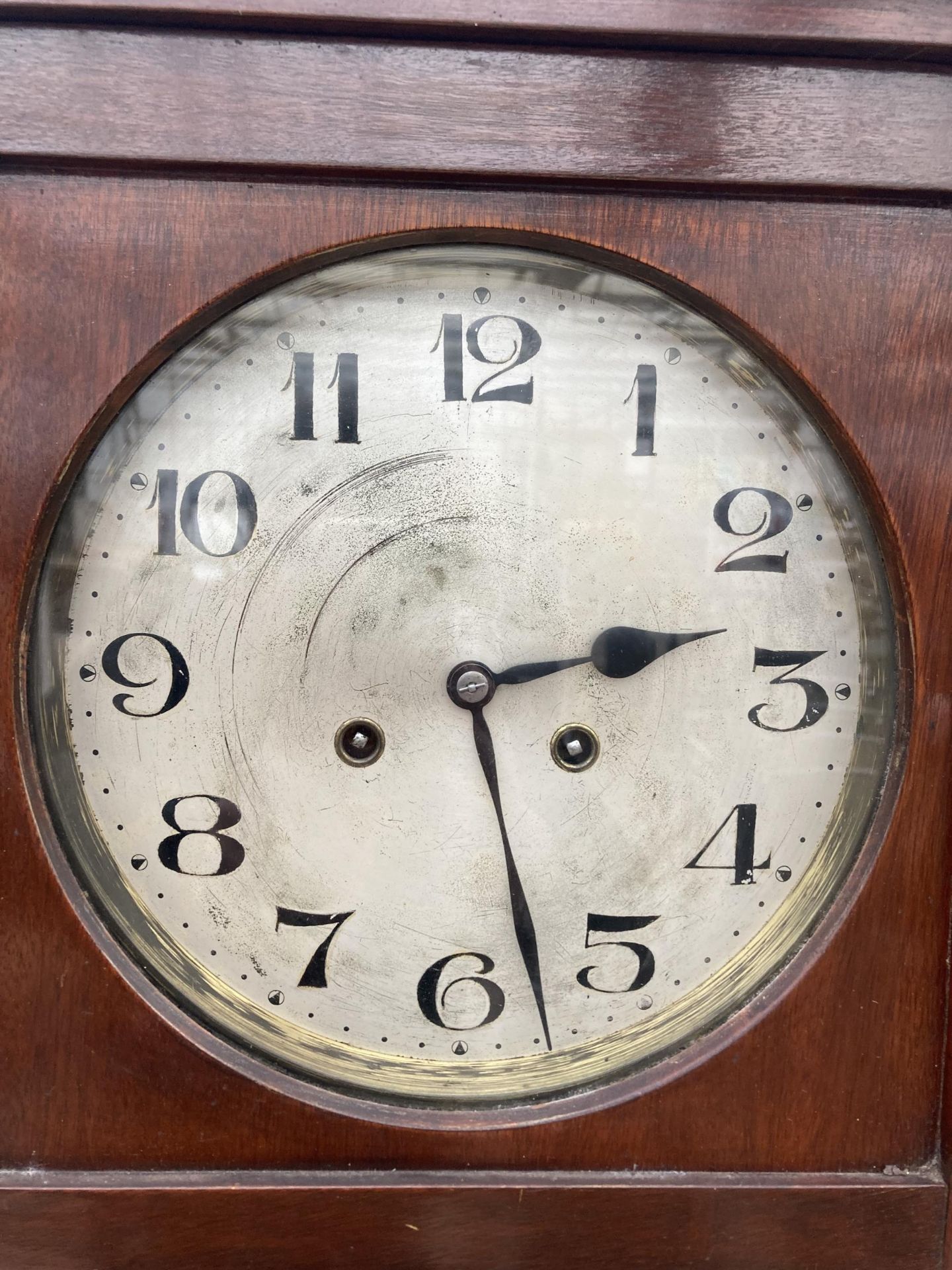 A VINTAGE MAHOGANY CASED CHIMING WALL CLOCK - Image 2 of 4