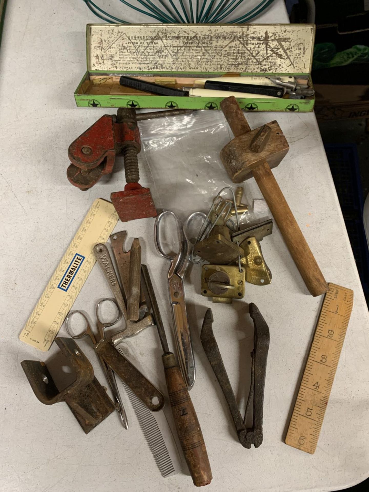A QUANTITY OF VINTAGE TOOLS - Image 2 of 3