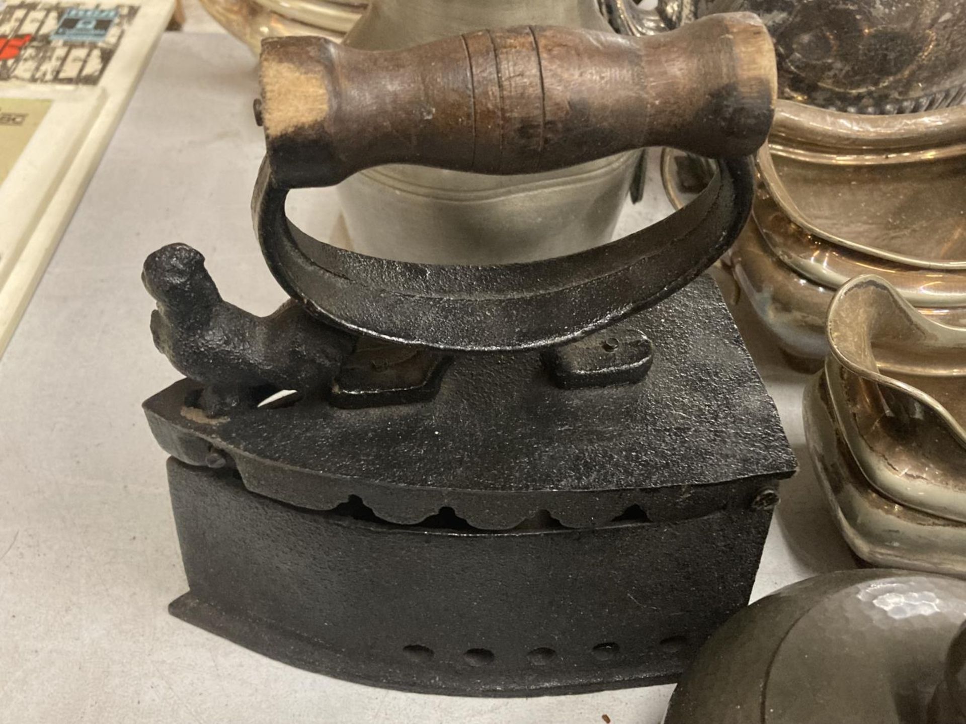 VARIOUS ITEMS TO INCLUDE SILVER PLATE, PEWTER, CAST ETC - Image 4 of 5