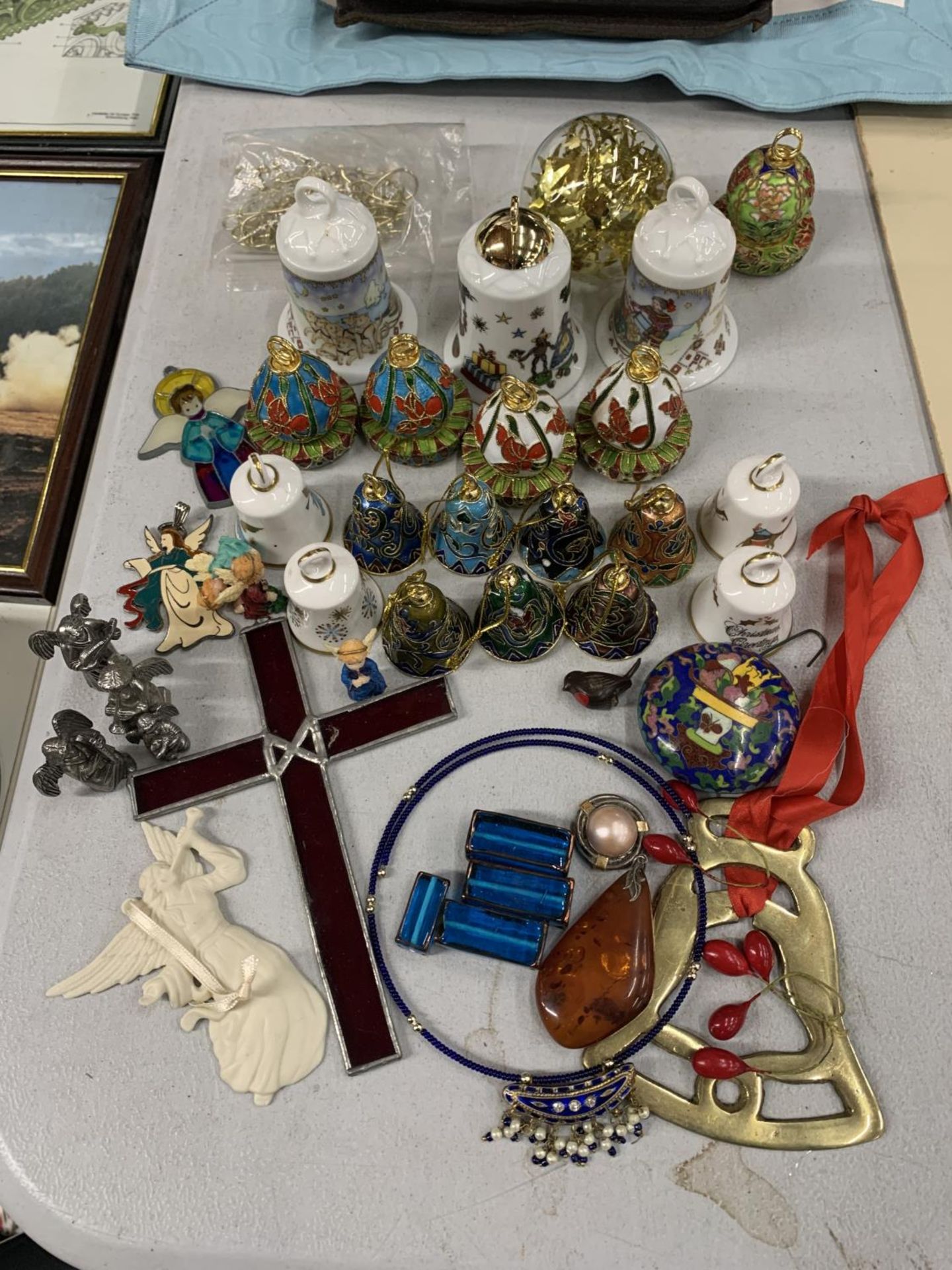 A COLLECTION OF FESTIVE BELLS TO INCLUDE CLOISONNE AND CHINA, A SMALL QUANTITY OF COSTUME JEWELLERY,