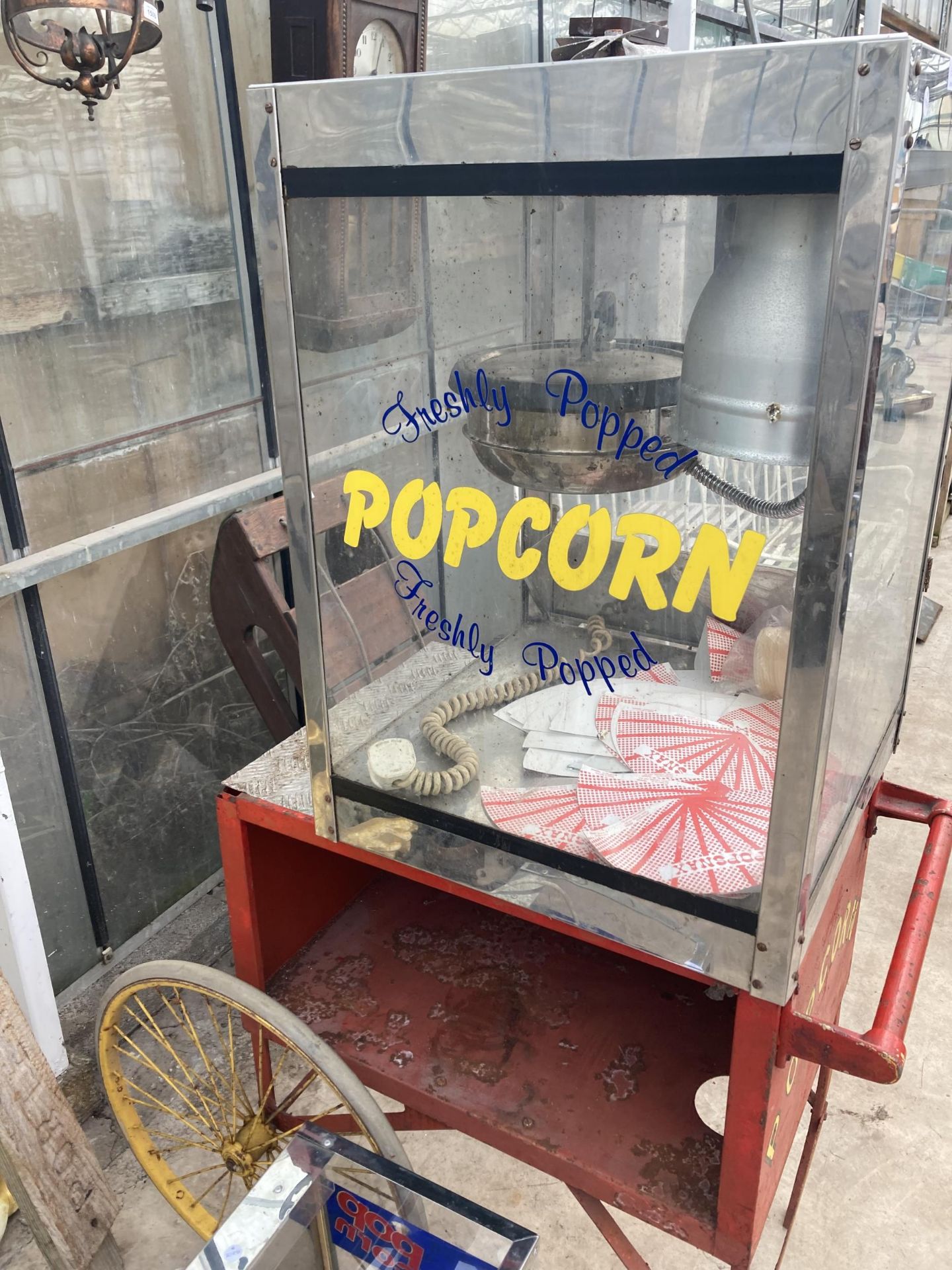 A VINTAGE TWO WHEELED POPCORN SELLERS TROLLEY - Bild 4 aus 5