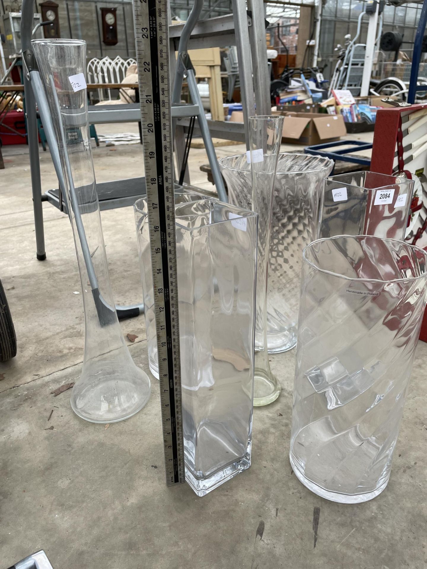 SEVEN VARIOUS DECORATIVE GLASS VASES - Image 2 of 3