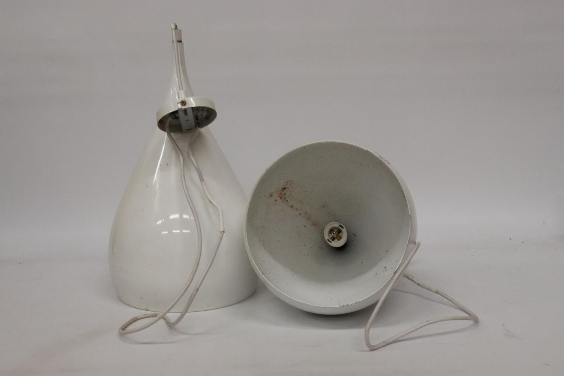 A PAIR OF INDUSTRIAL WHITE, METAL PEARL DROP LIGHTS, HEIGHT 43CM - Image 5 of 6