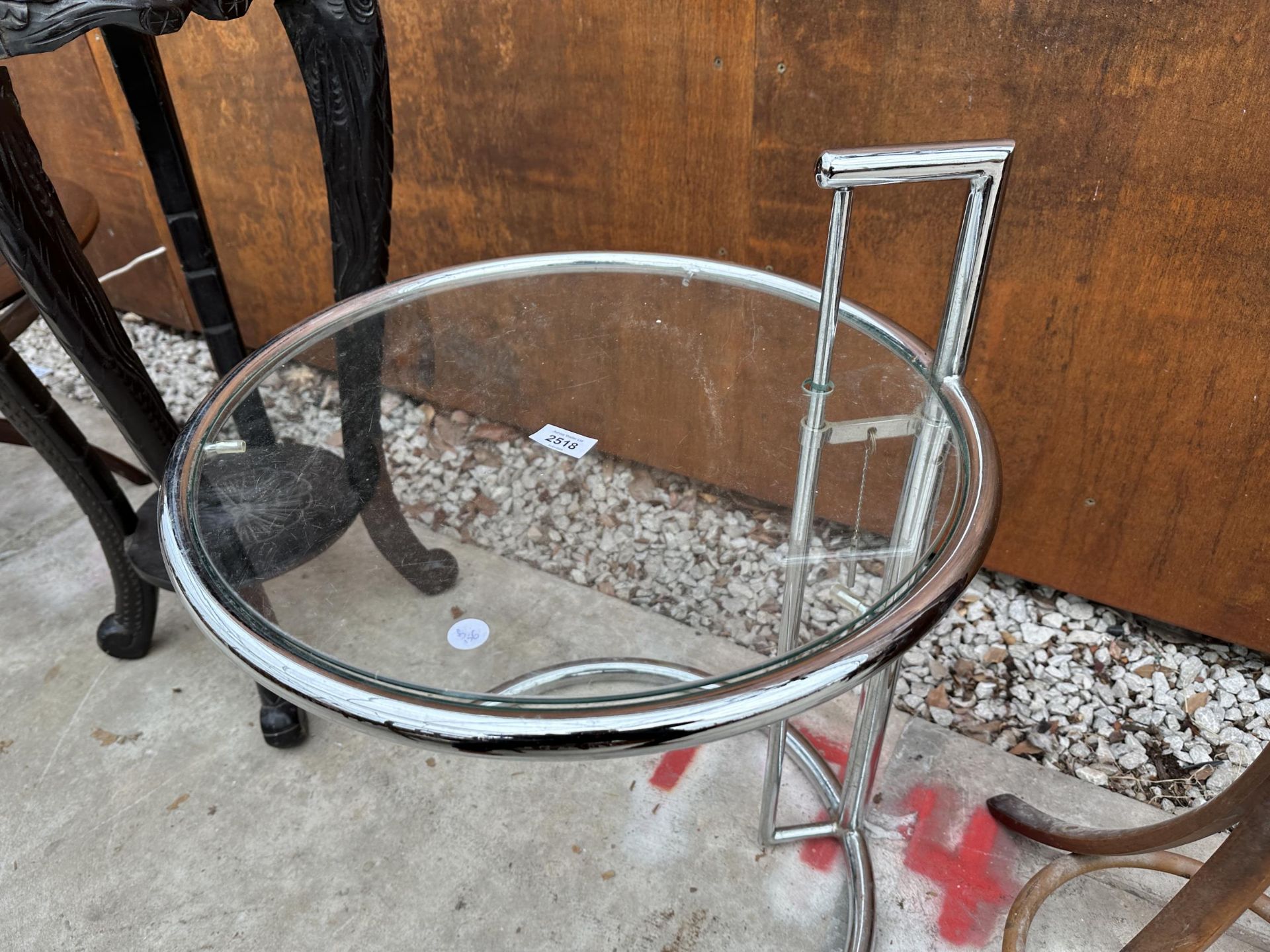A 1970s TUBULAR CHROME CIRCULAR OCCASIONAL TABLE WITH ADJUSTABLE TOP IN THE STYLE OF EILENN GREY - Image 2 of 3