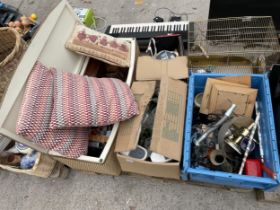 AN ASSORTMENT OF HOUSEHOLD CLEARANCE ITEMS