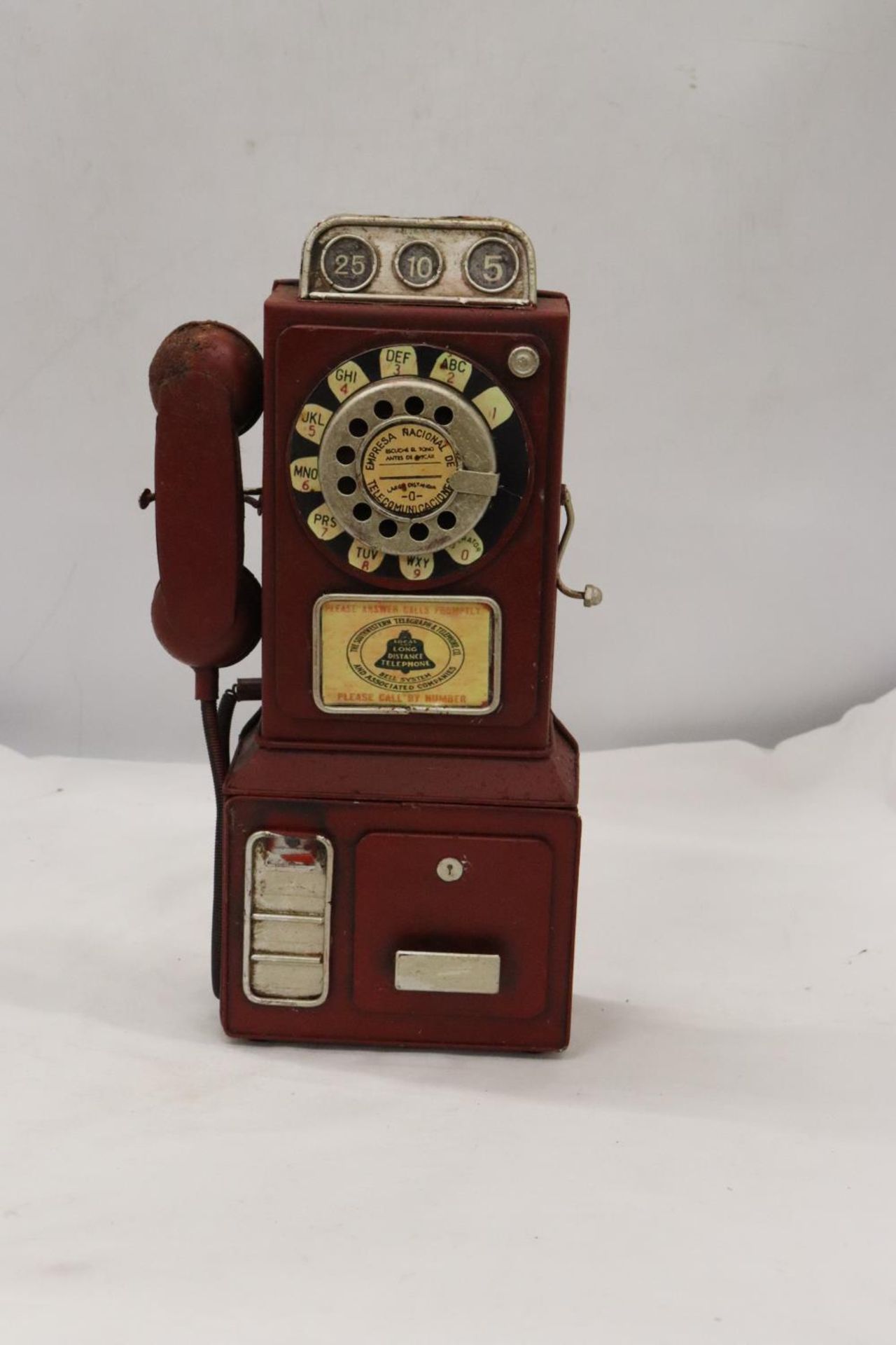 AN UNUSUAL USA VINTAGE TIN PLATE PHONE MONEY BOX, HEIGHT 33CM - Image 2 of 5