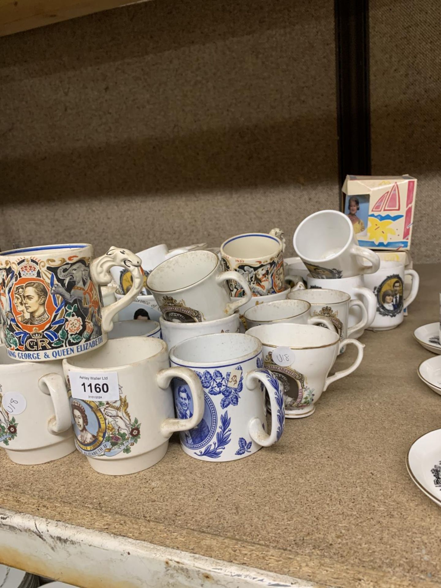 A LARGE COLLECTION OF ROYAL MEMORABILIA CUPS, ETC - Bild 2 aus 4