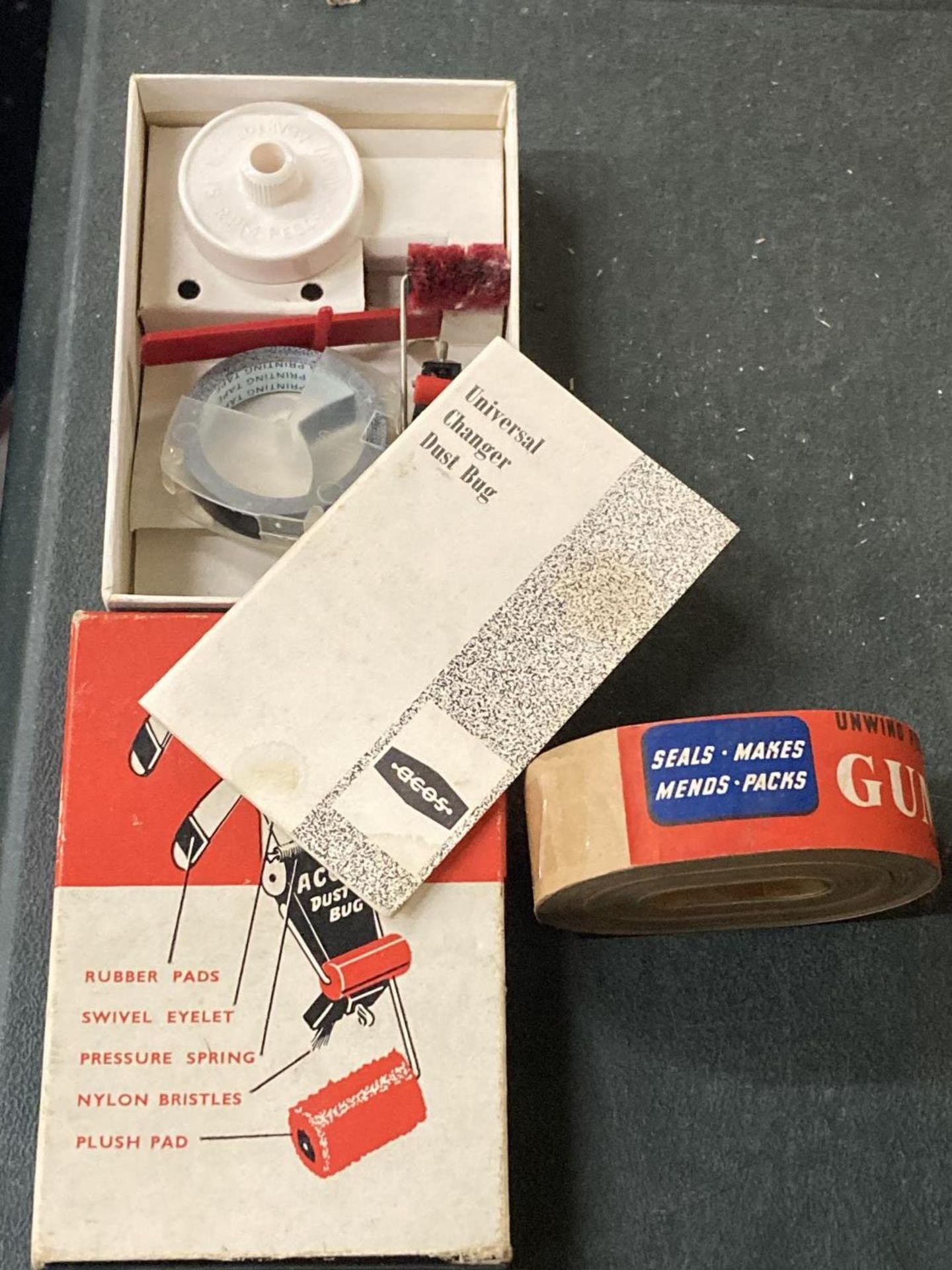 A VINTAGE BOXED UNIVERSAL DUST BUG CHANGER AND SEALS
