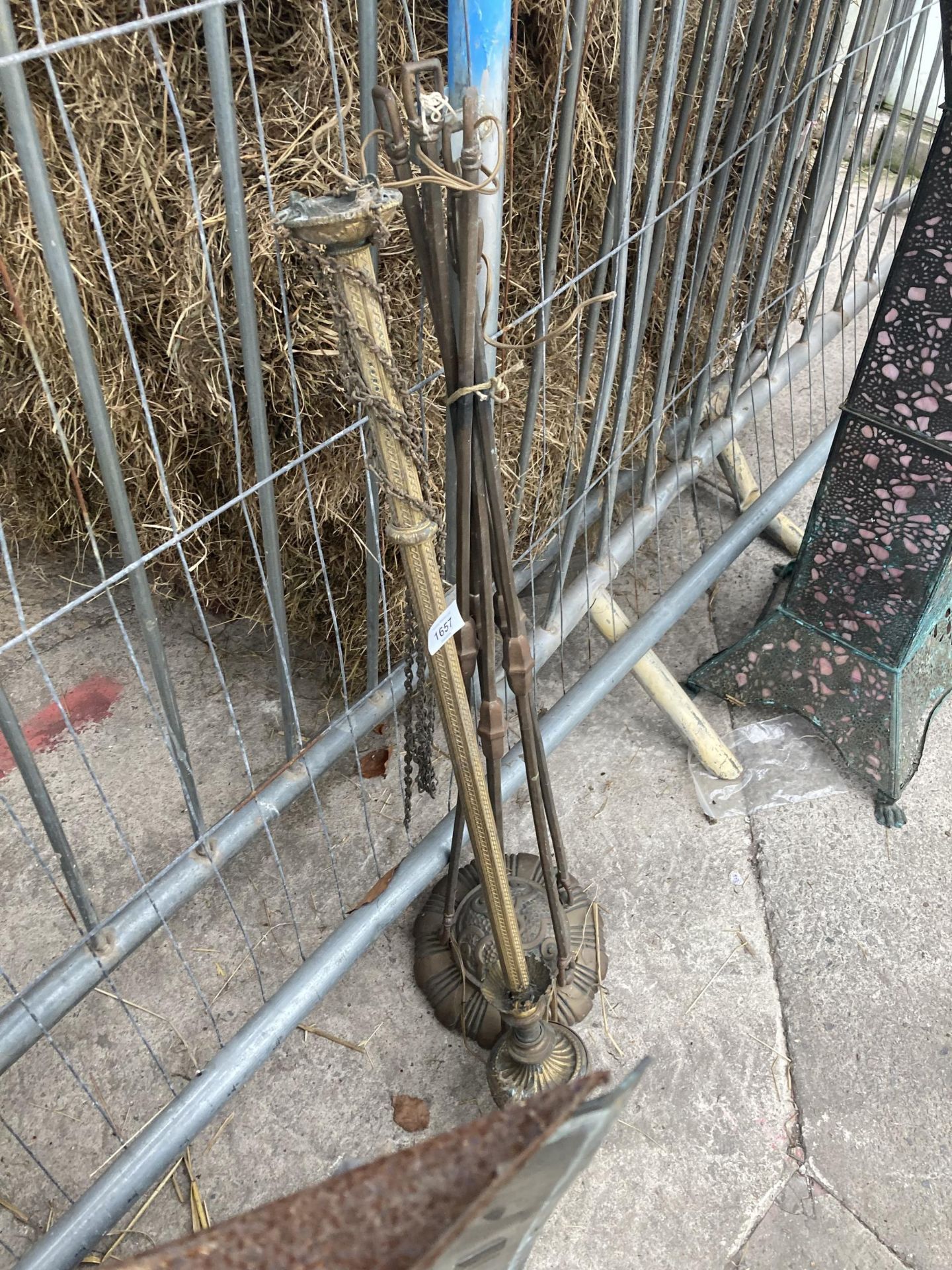 TWO VINTAGE BRASS CIELING LIGHT FITTINGS - Image 2 of 3