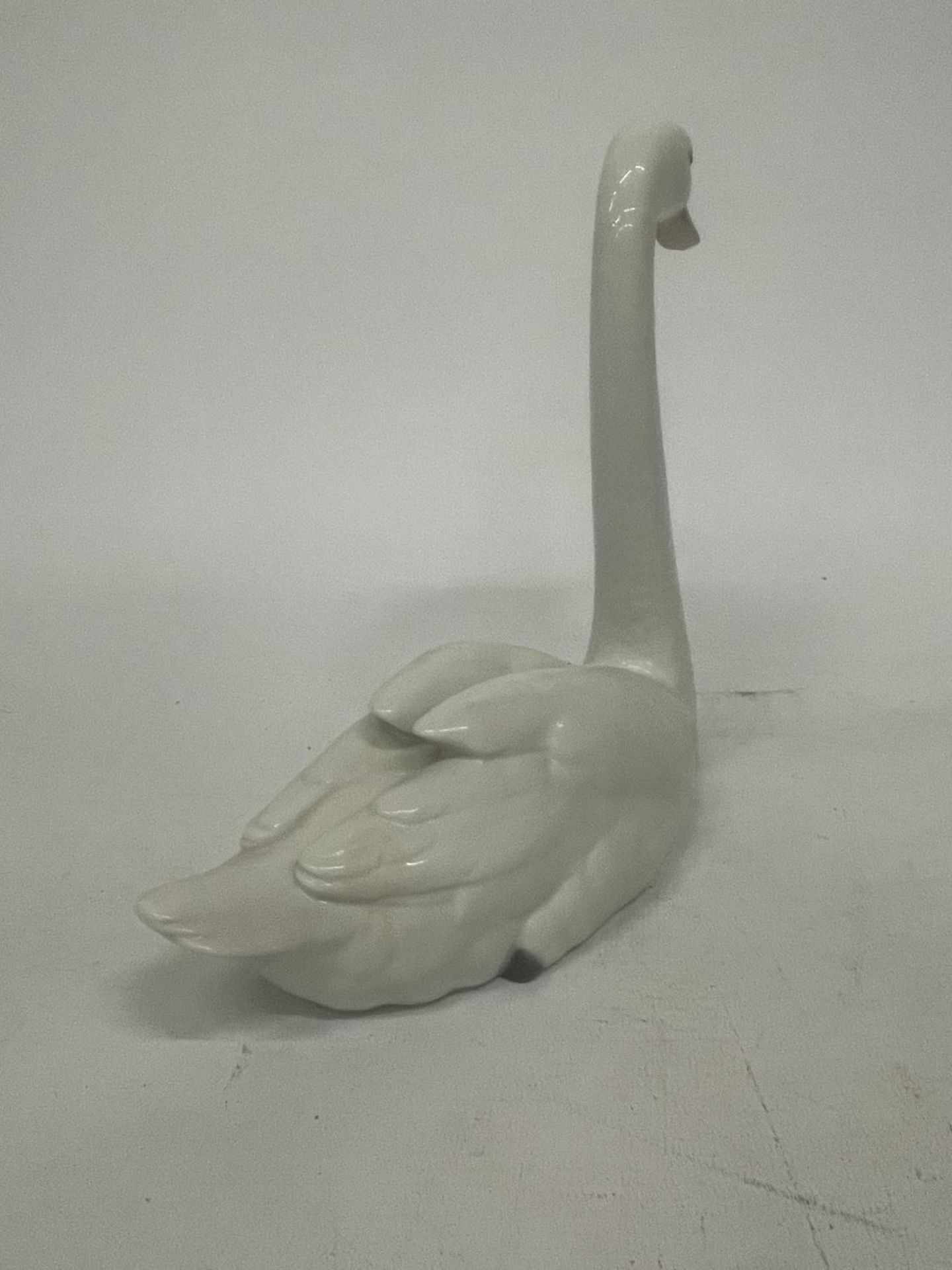 A GRACEFUL LLADRO SWAN - Image 3 of 4