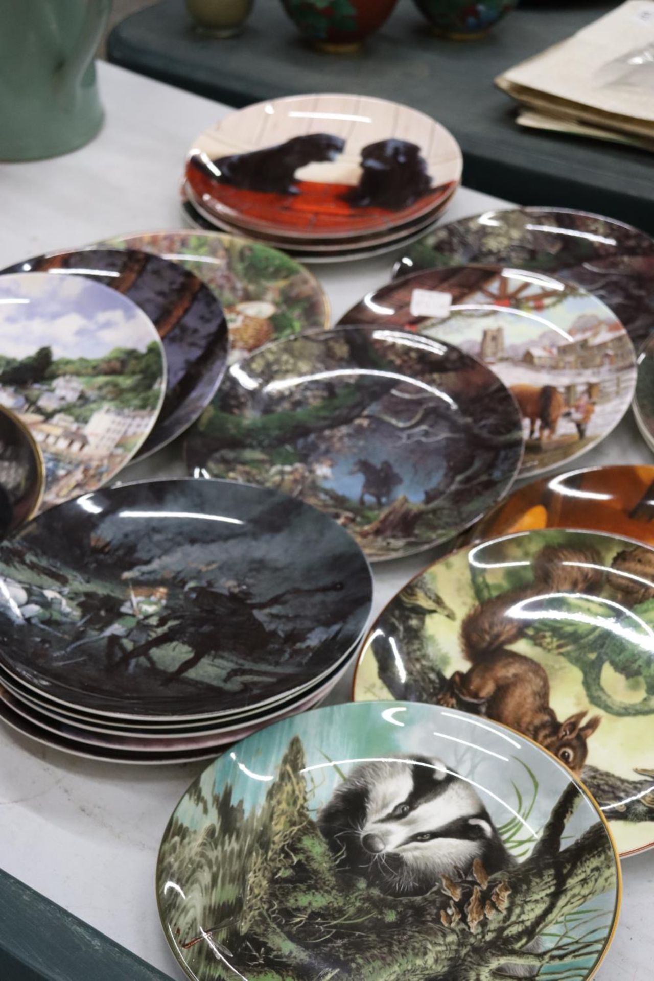 A LARGE COLLECTION OF CABINET/WALL PLATES - APPROX 23 IN TOTAL - Image 8 of 10