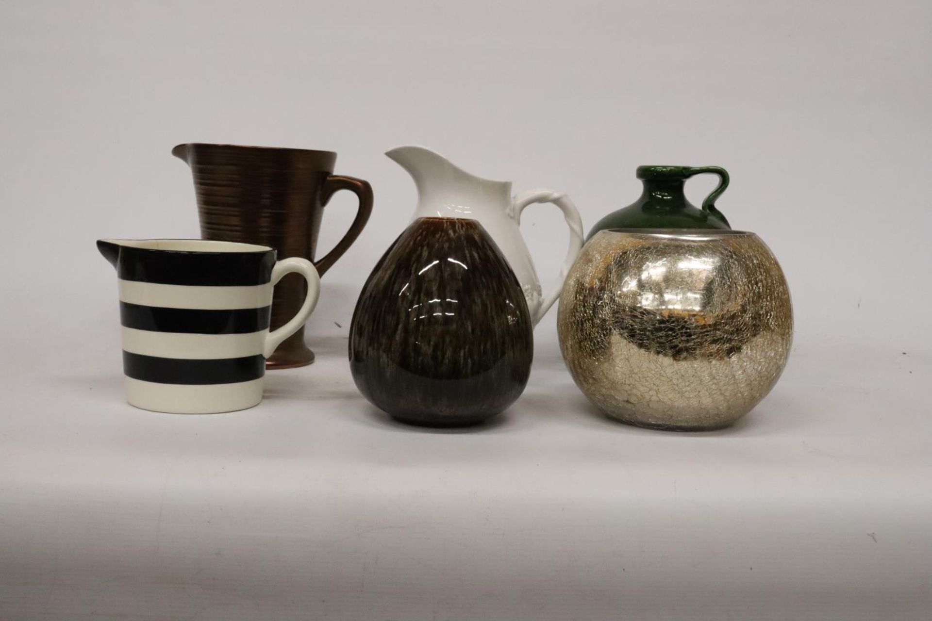 A QUATITY OF LARGE CERAMICS TO INCLUDE JUGS AND VASES - Image 2 of 4