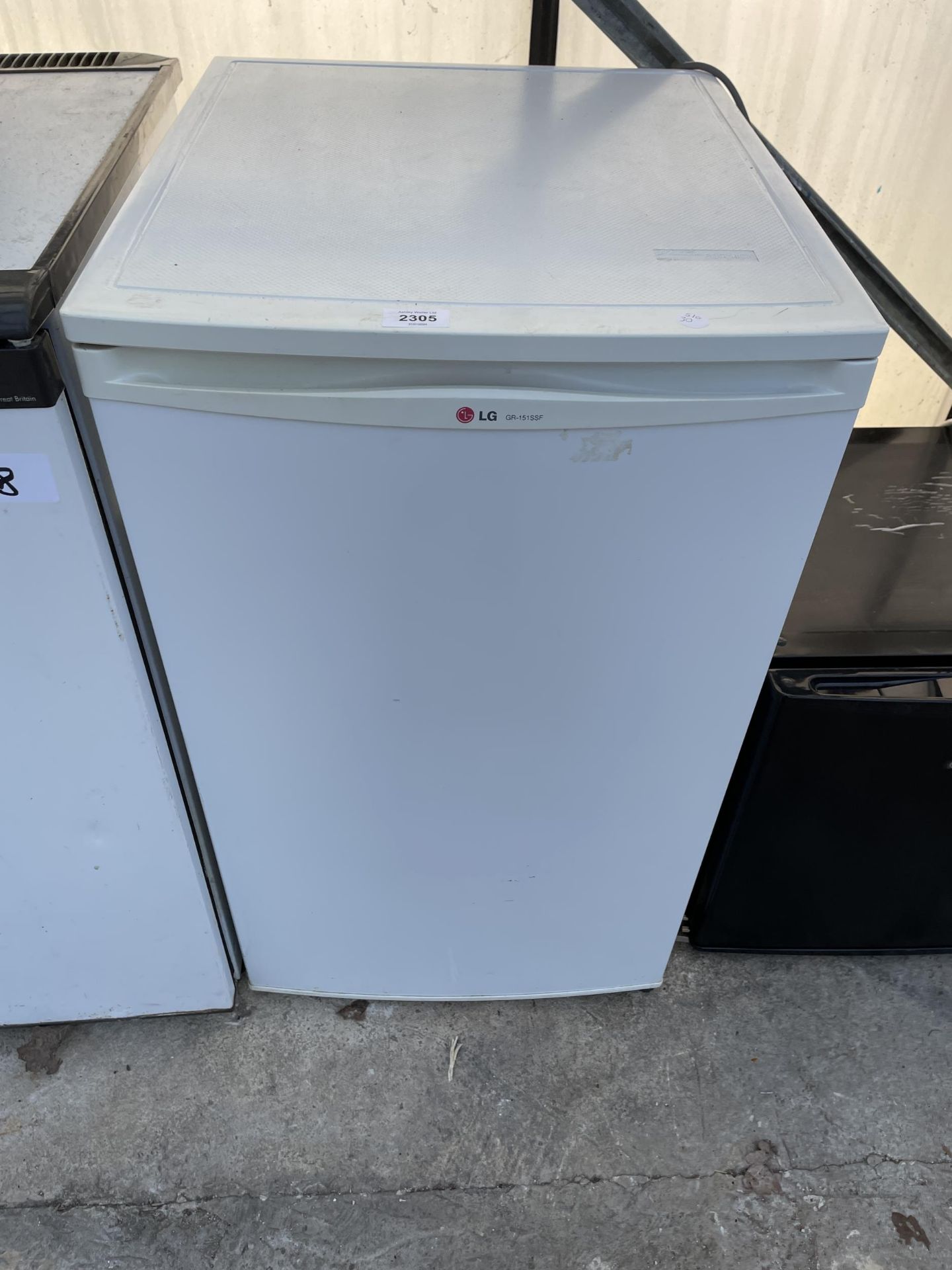 A WHITE LG UNDERCOUNTER FRIDGE