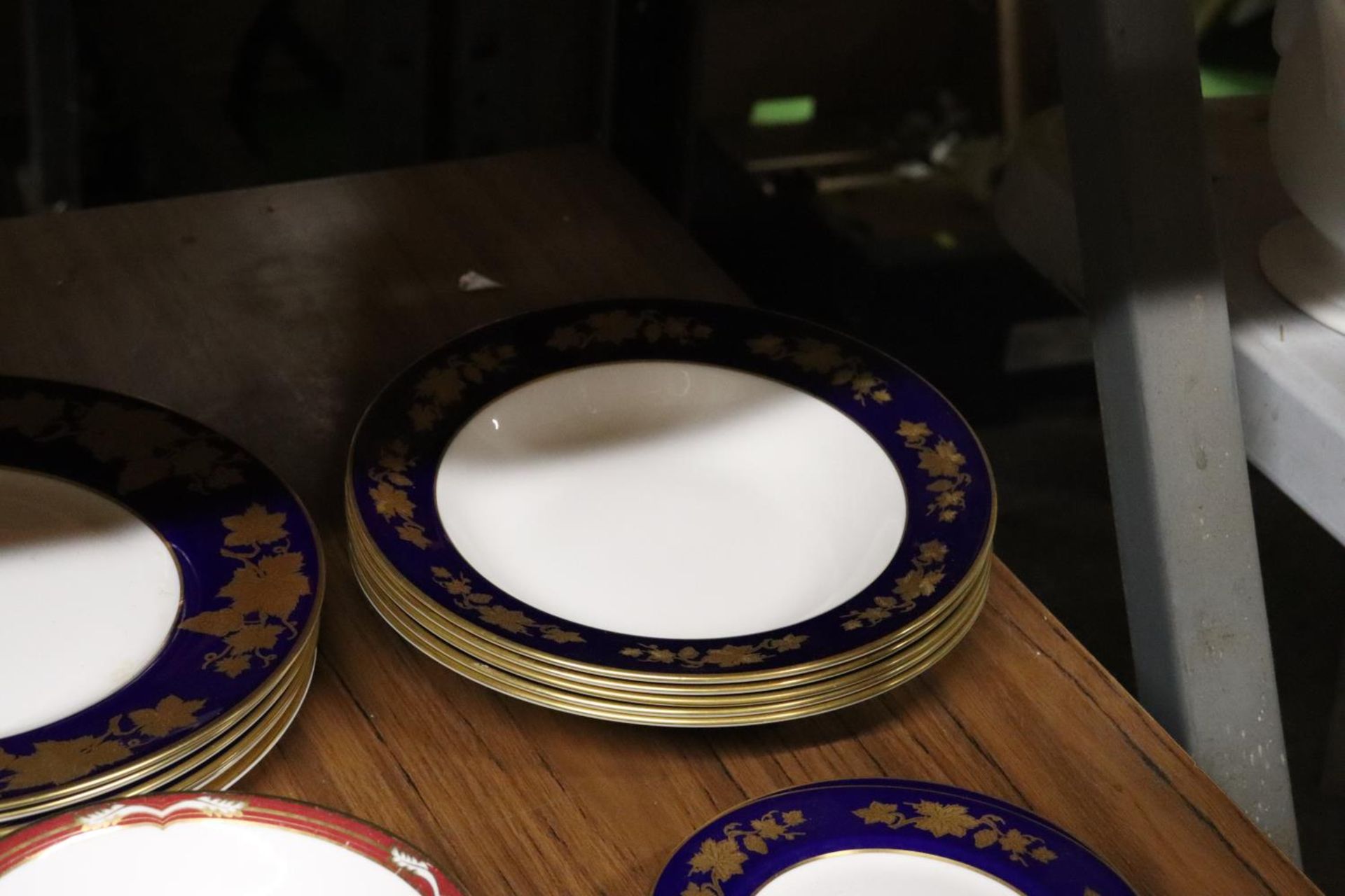 A QUANTITY OF PLATES AND BOWLS TO INLUDE CAVERSWALL DINNER PLATES, SPODE BOWLS, ETC., - Image 3 of 5